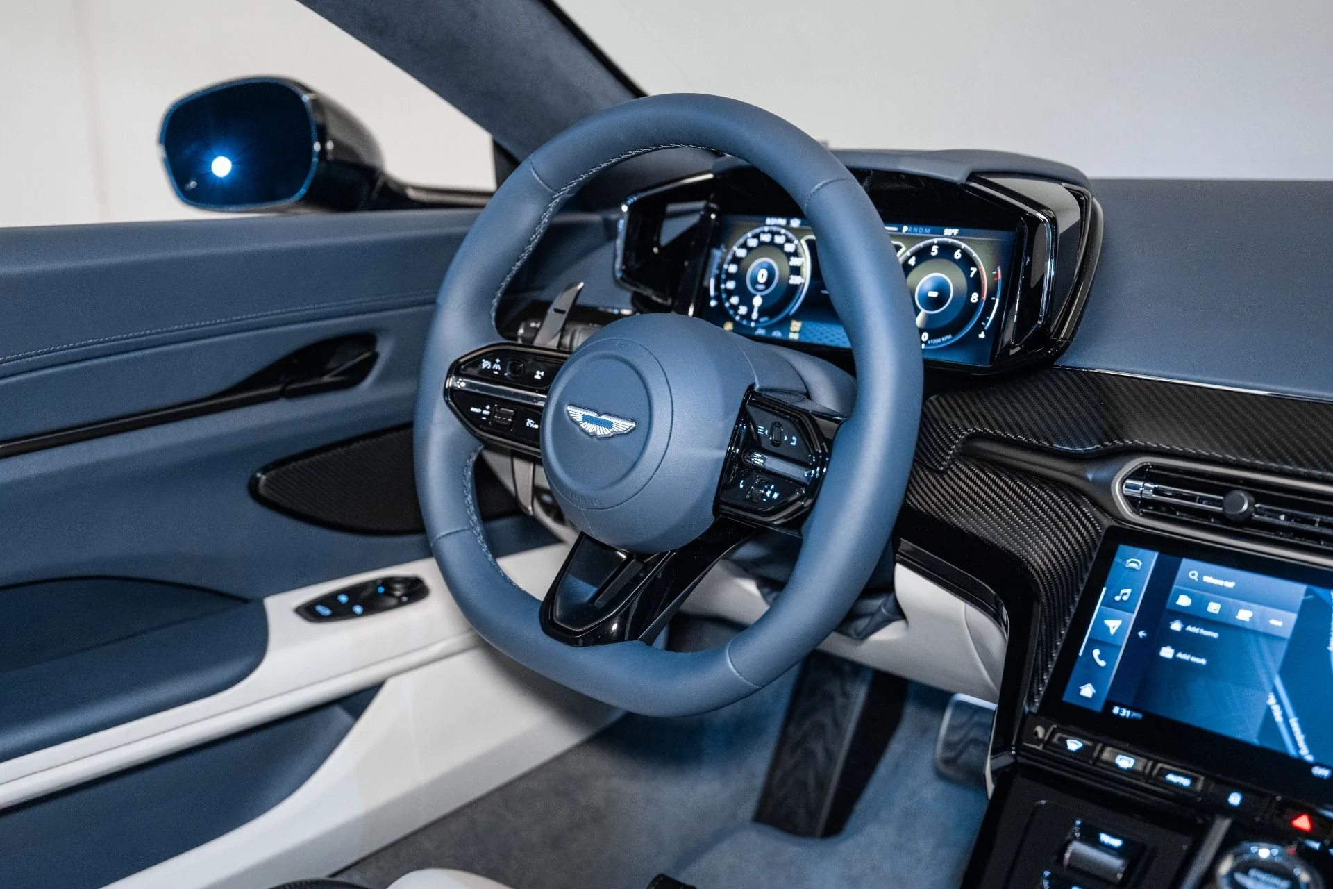 mph021_3605251623_Used_2025_Aston_Martin_Vantage_Coupe_1741617065_9f9c654eb6