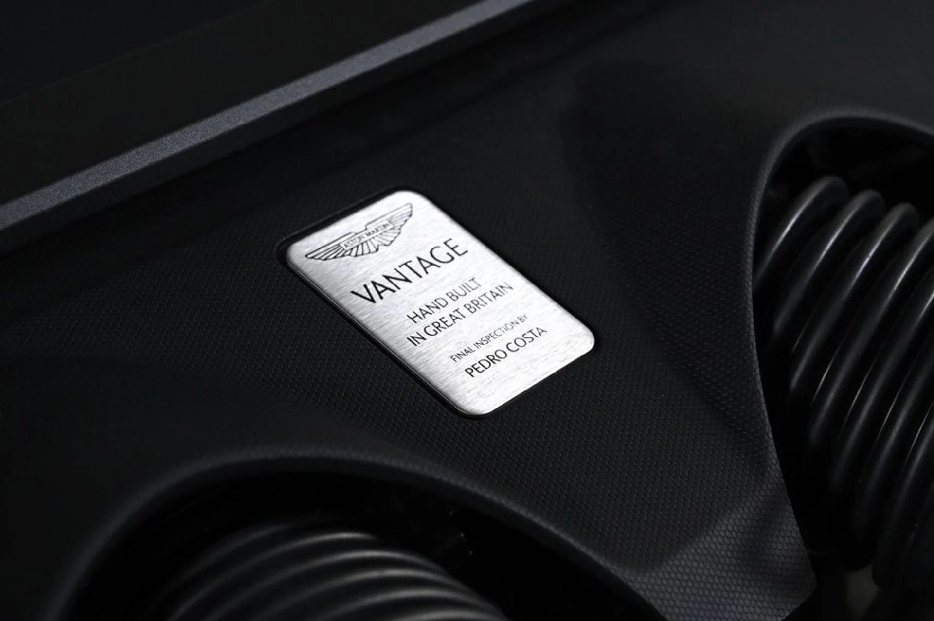 mph021_3621037290_used_2026_aston_martin_vantage_11350_22917538_21_1024_2ed0d99fc4