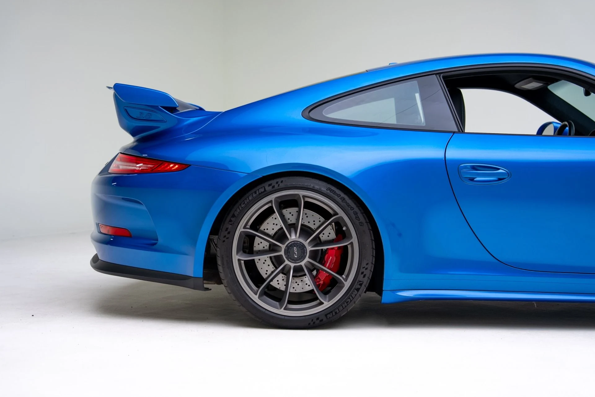 mph021_3636416261_Used_2015_Porsche_911_GT_3_1768869479_241b4deb94