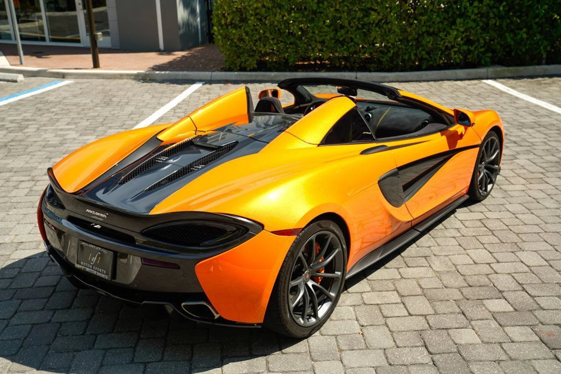 mph021_3647272392_used_2018_mclaren_570s_spider_14354_22891400_22_1024_0023b17389