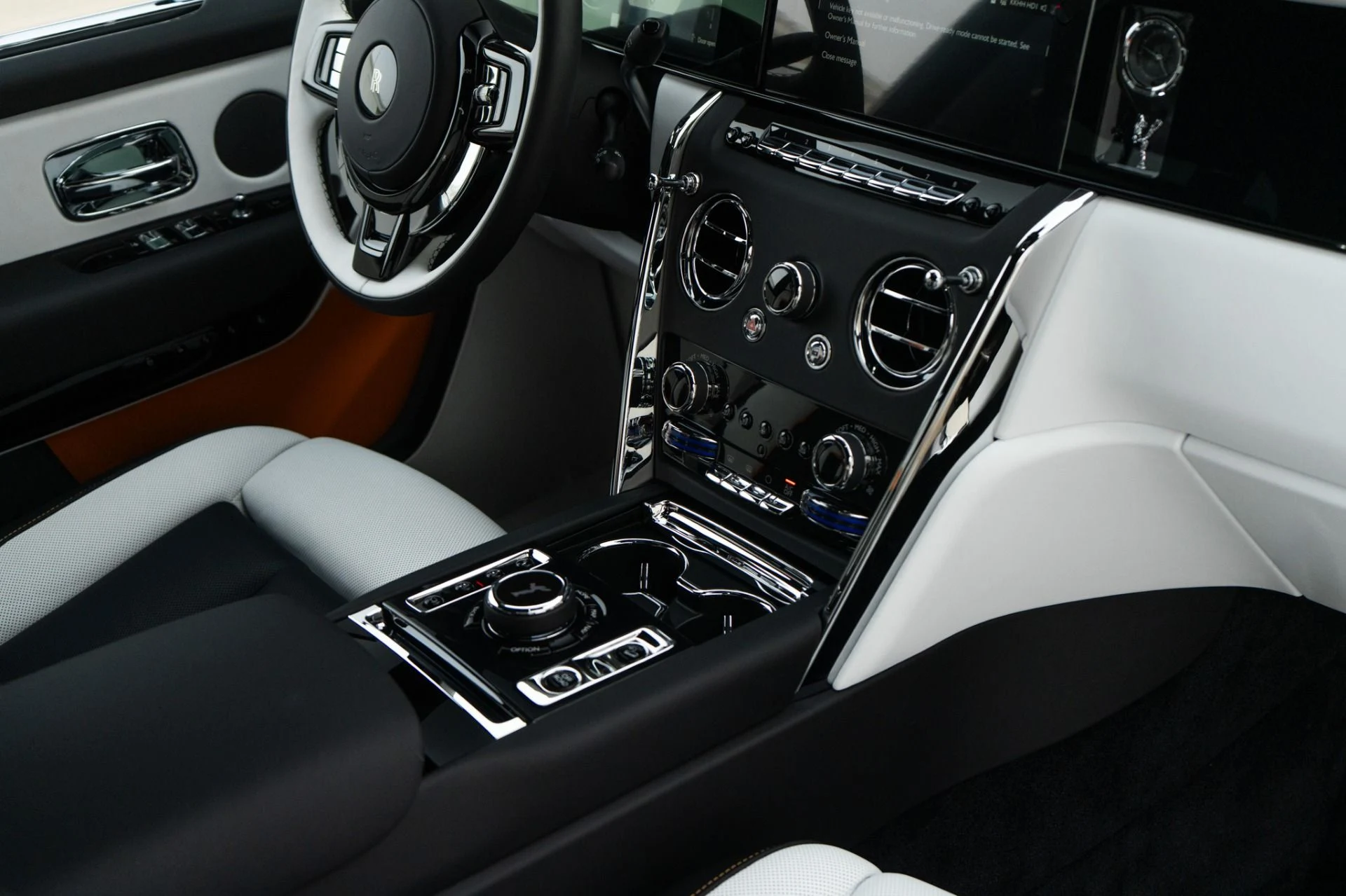 mph021_3649959592_Used_2026_Rolls_Royce_Cullinan_1765925177_b47f5f6224