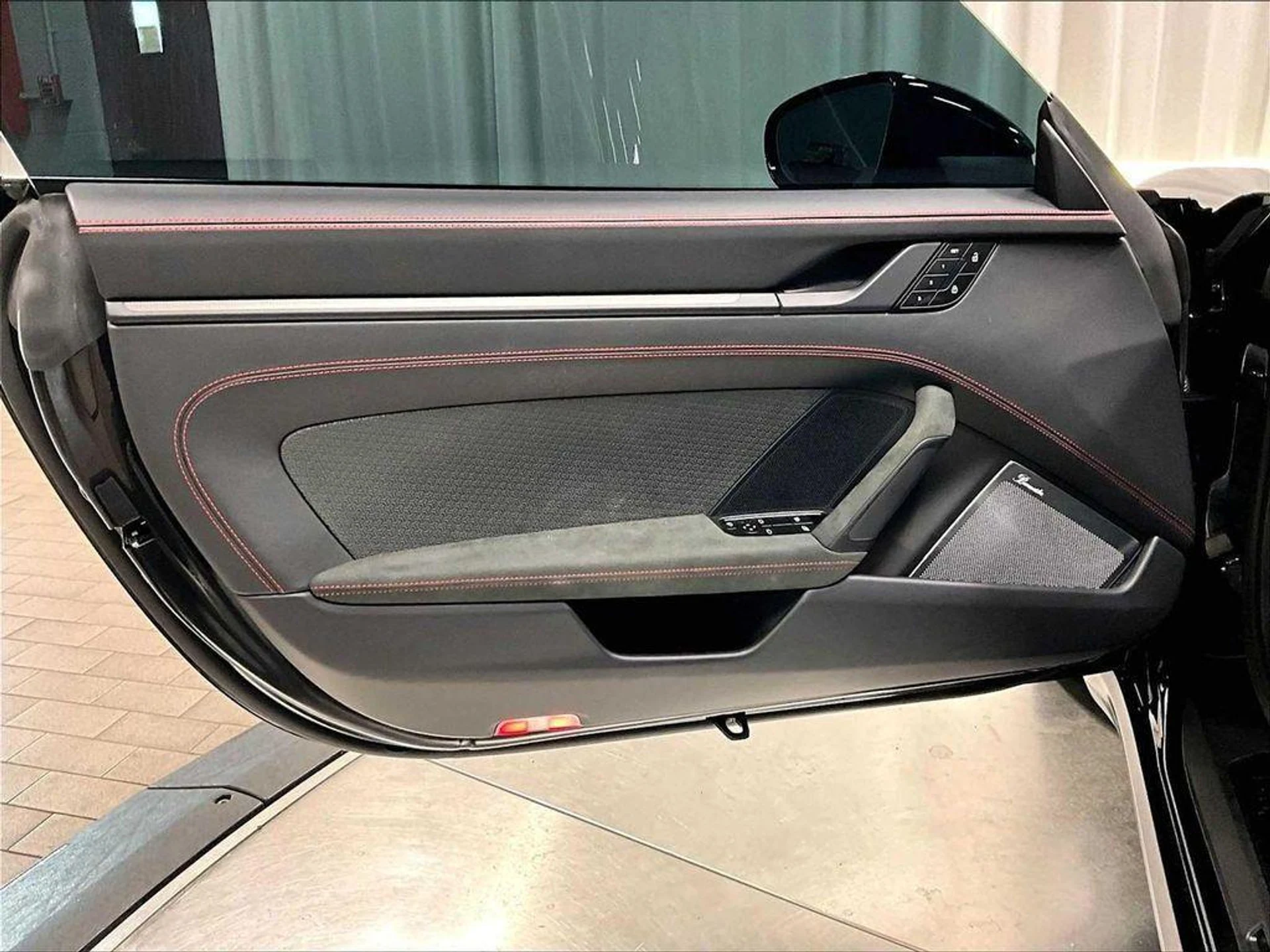 mph021_3660053647_h_YSRBFC_Wgd_EORHVI_0d_LNF_6p_Rd_TU_1c958b544a