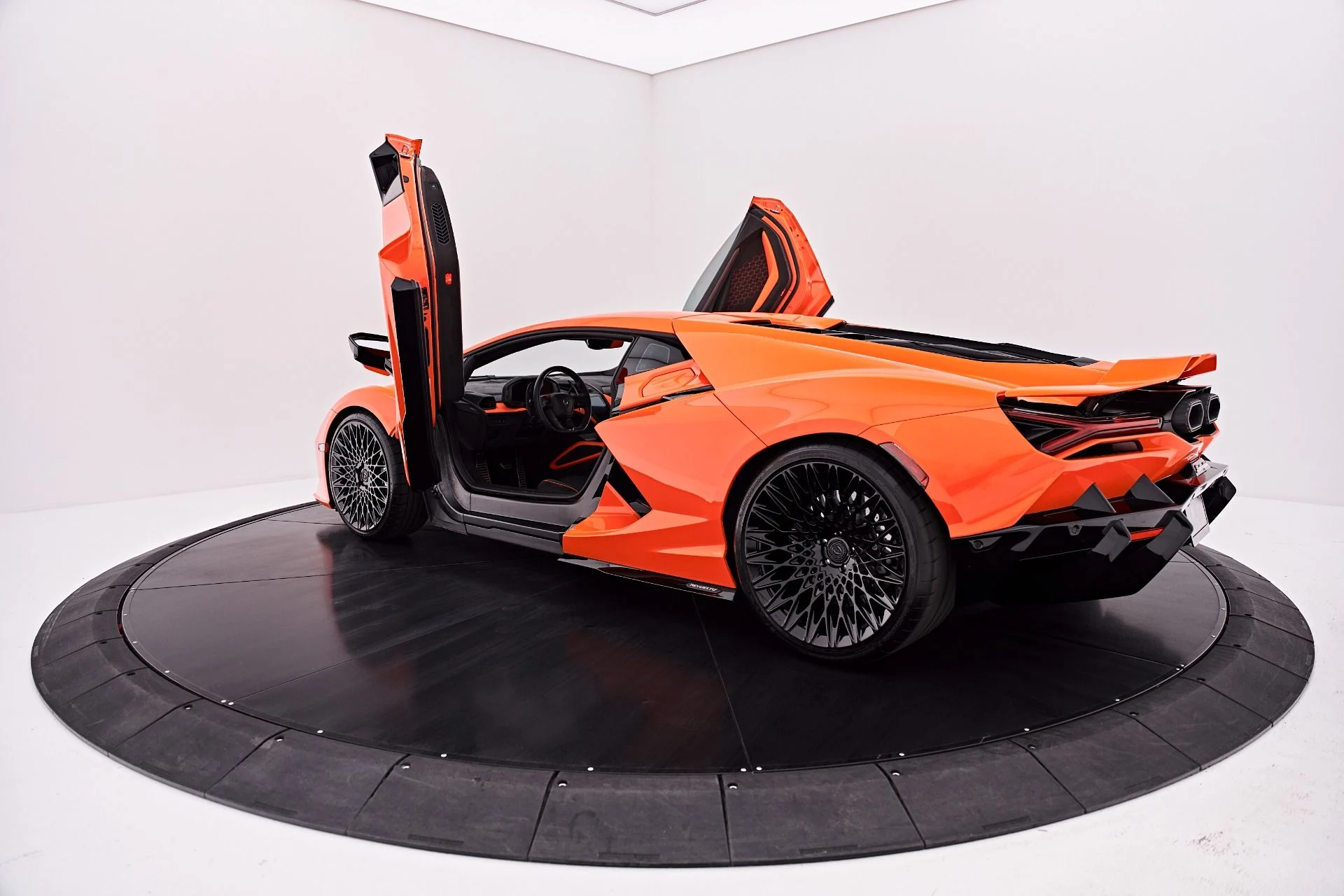 mph021_3668767204_Used_2024_Lamborghini_Revuelto_Base_1787792745_3625c9786d