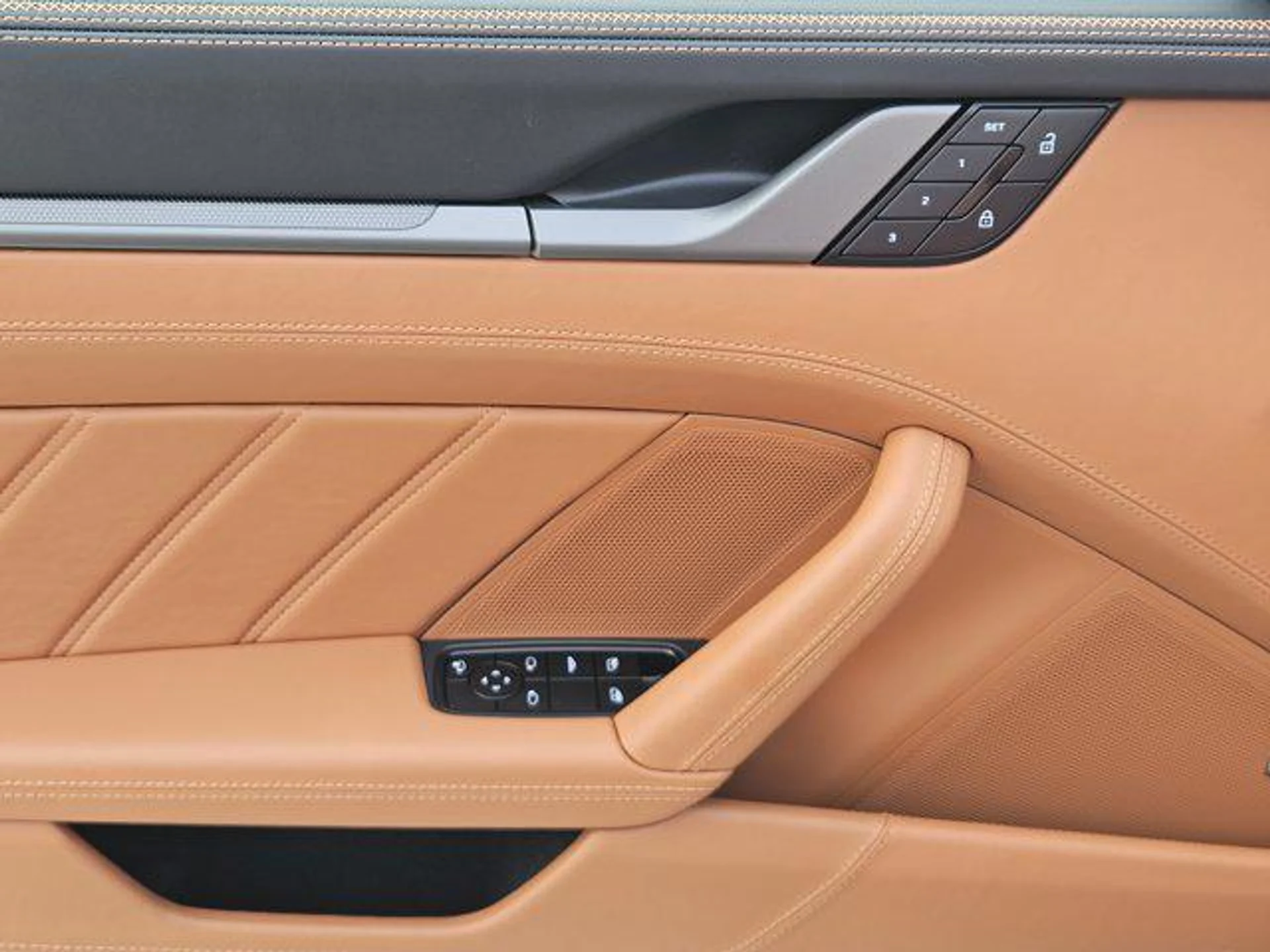 mph021_3683327055_zm6_z_D_Hko29m_UWAHC_Vn_YU_43_Qr_Q_448c45df16