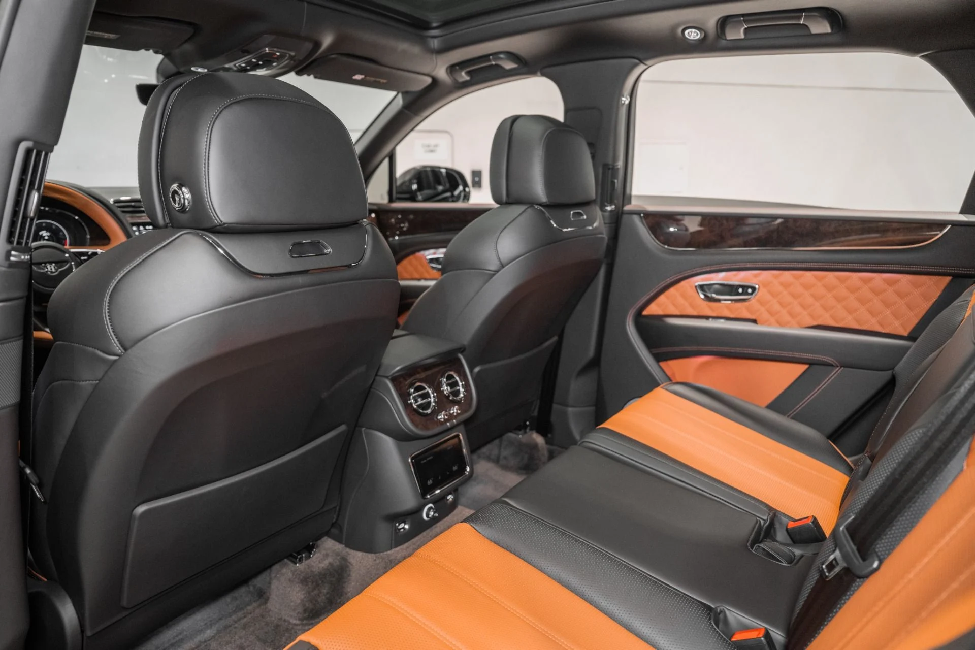 mph021_3683654686_Used_2022_Bentley_Bentayga_V8_1773164215_0657f2788b