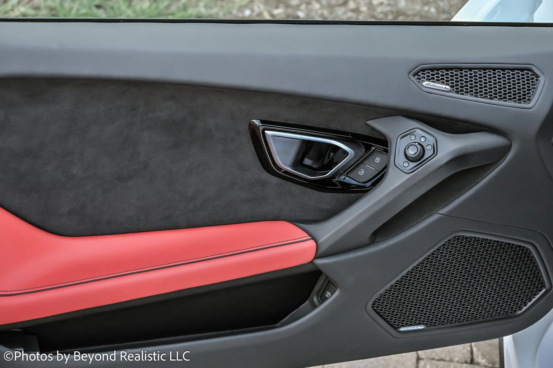 mph021_3690318055_Used_2024_Lamborghini_Huracan_EVO_Spyder_1755331827_8fb8b81a7f