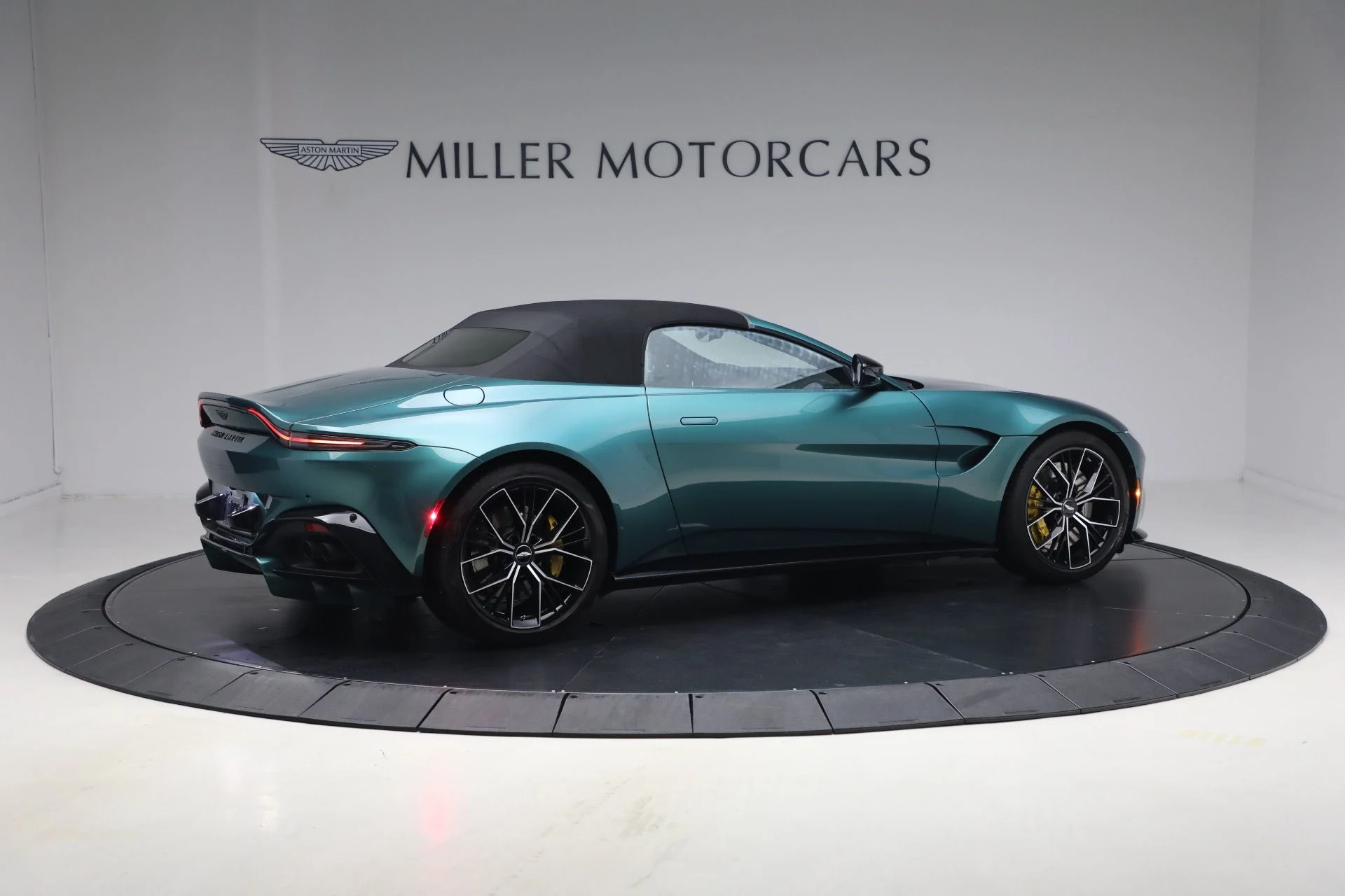 mph021_369120124_Used_2023_Aston_Martin_Vantage_V8_1791917155_b96676205a