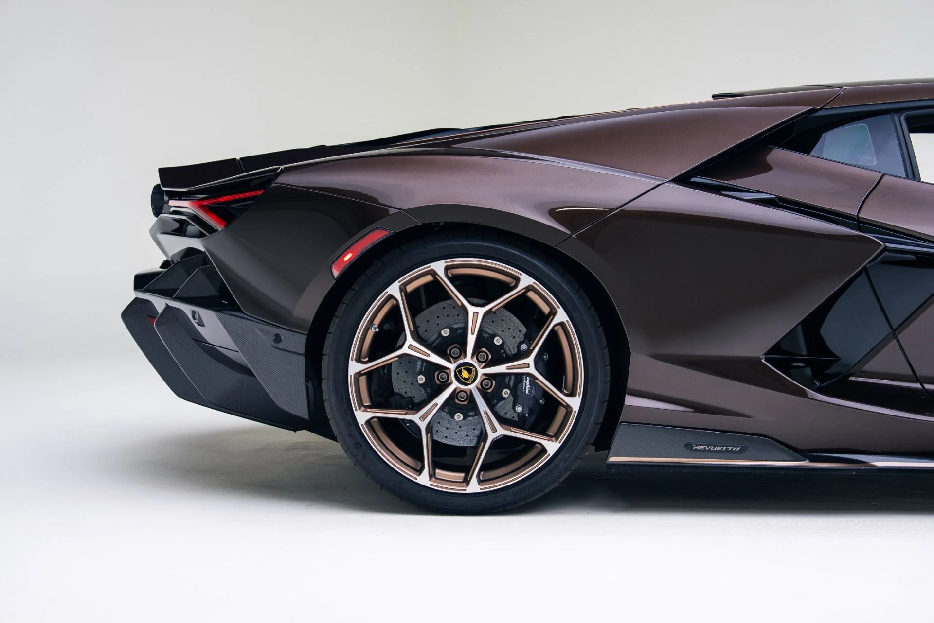 mph021_3701125918_Used_2025_Lamborghini_Revuelto_1764978573_cae2fdaf29