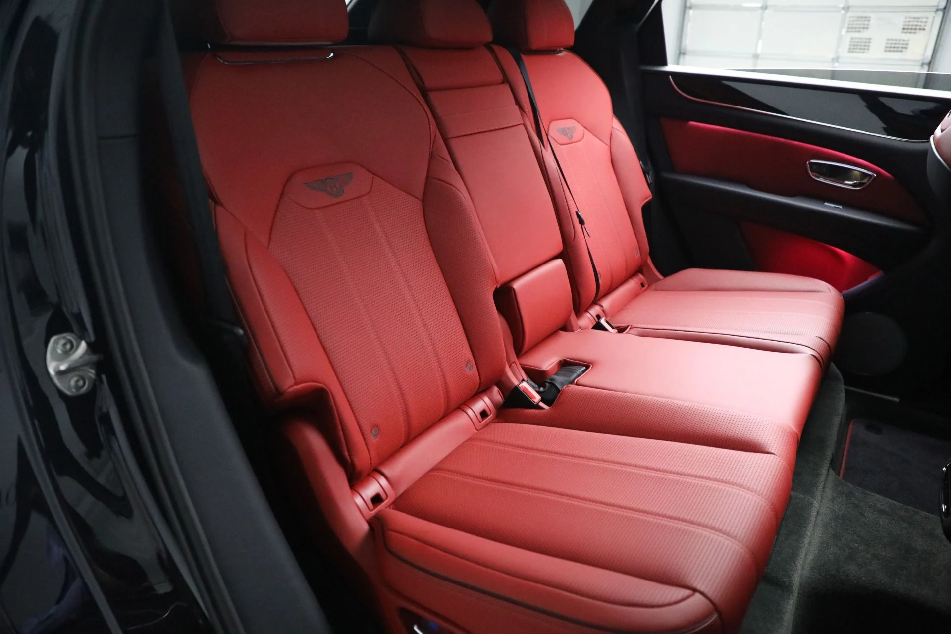 mph021_3706451221_Used_2022_Bentley_Bentayga_V8_1772749614_04f11289b7