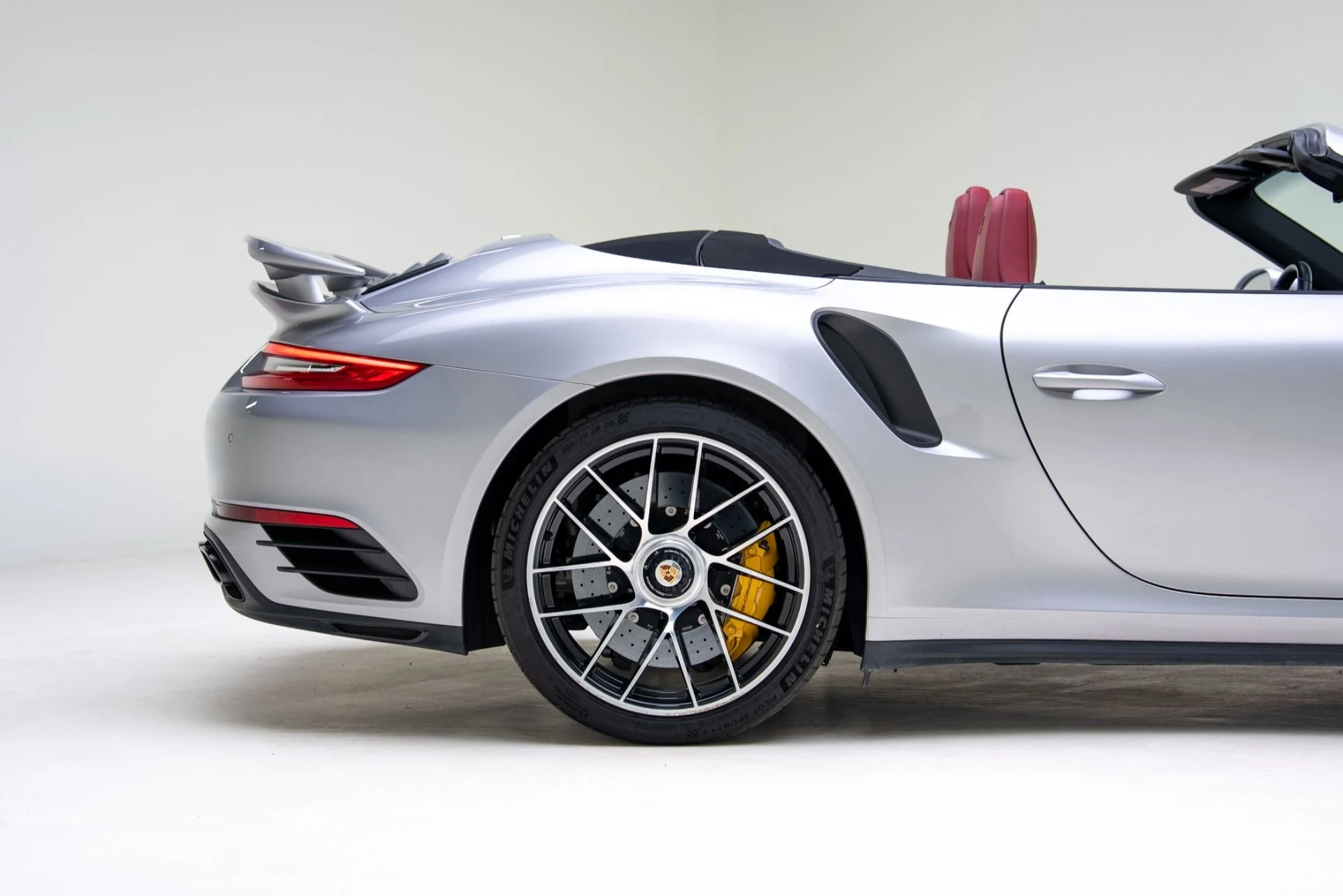 mph021_3706905436_Used_2018_Porsche_911_Turbo_S_1769029746_95cde873c4