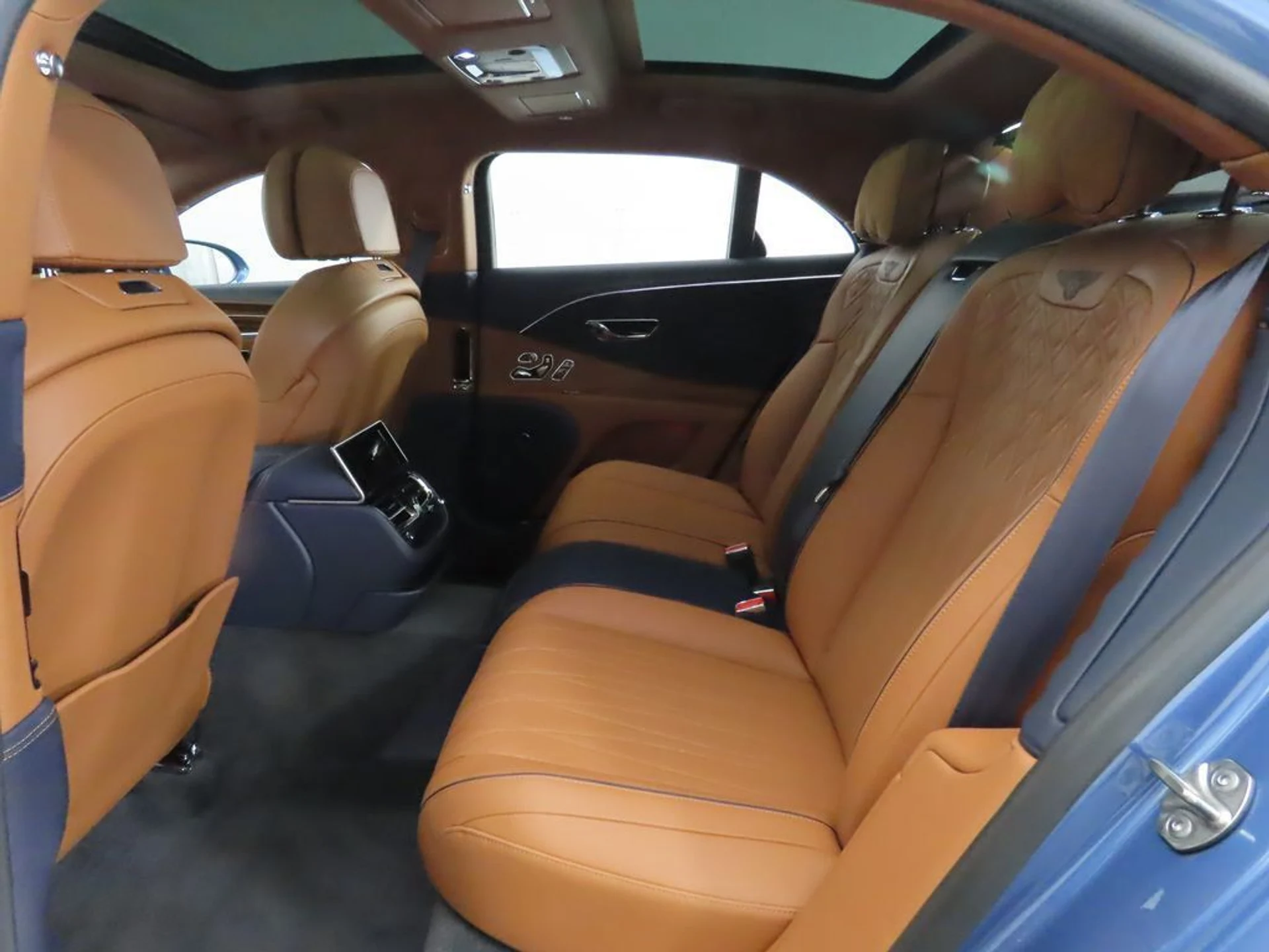 mph021_3707390814_used_2021_bentley_flying_spur_v8sedan_8119_22952402_22_1024_1ab338a9d4