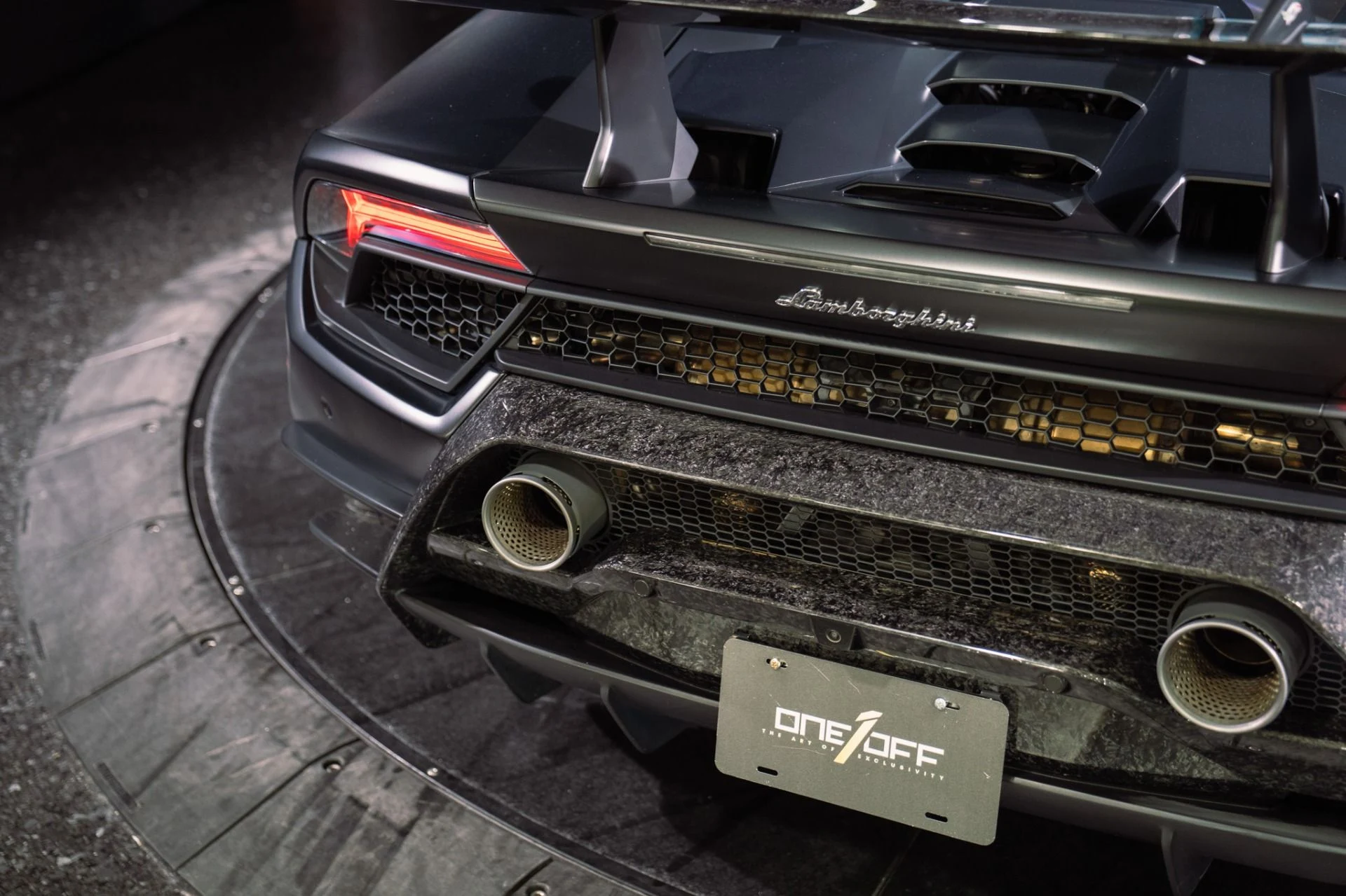 mph021_3712420719_Used_2018_Lamborghini_Huracan_LP_640_4_Performante_Ad_Personam_Paint_and_Interior_Massive_Sticker_1791560590_d7611d4f58