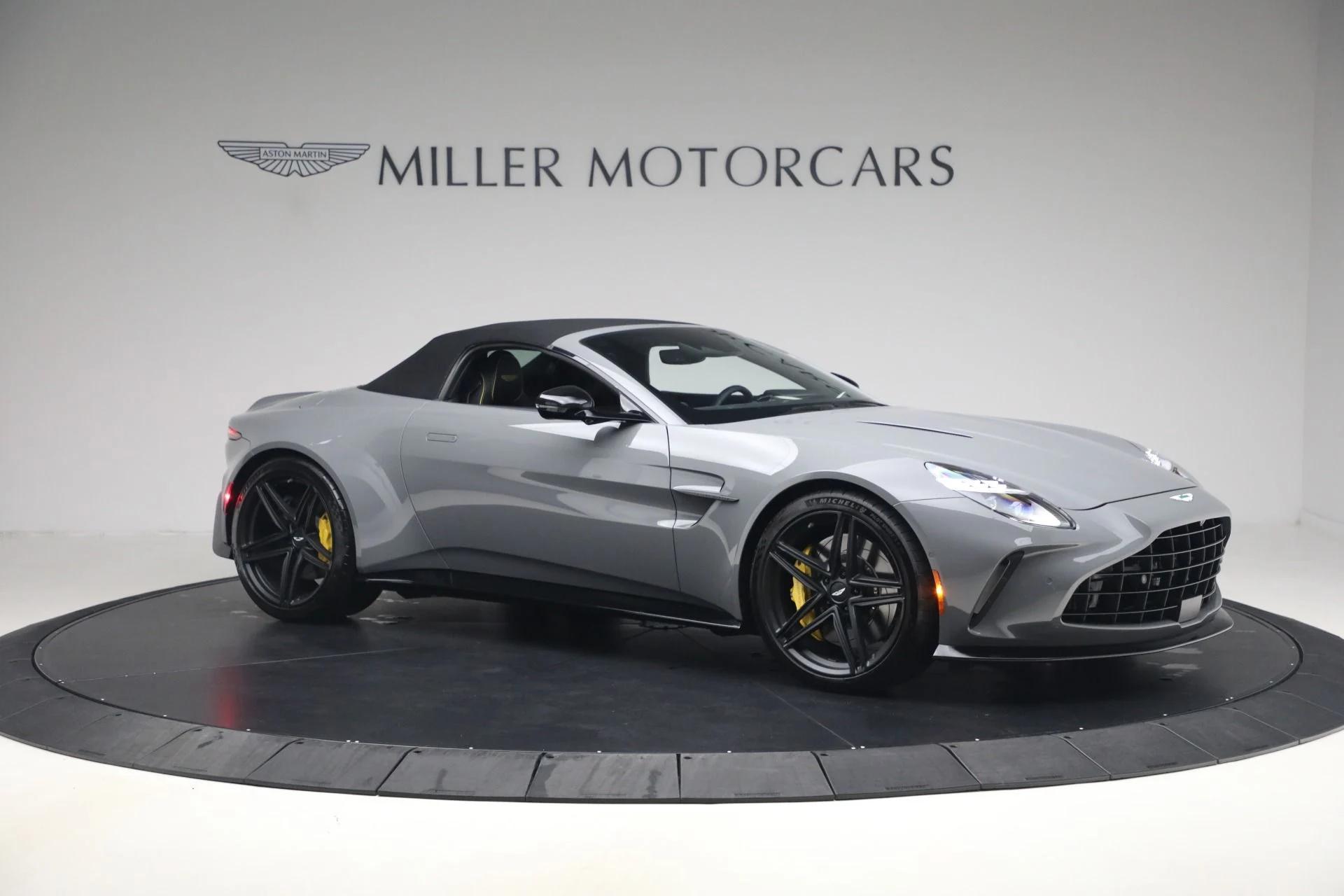 mph021_3716625097_New_2026_Aston_Martin_Vantage_Roadster_1790027458_add2ebfe34