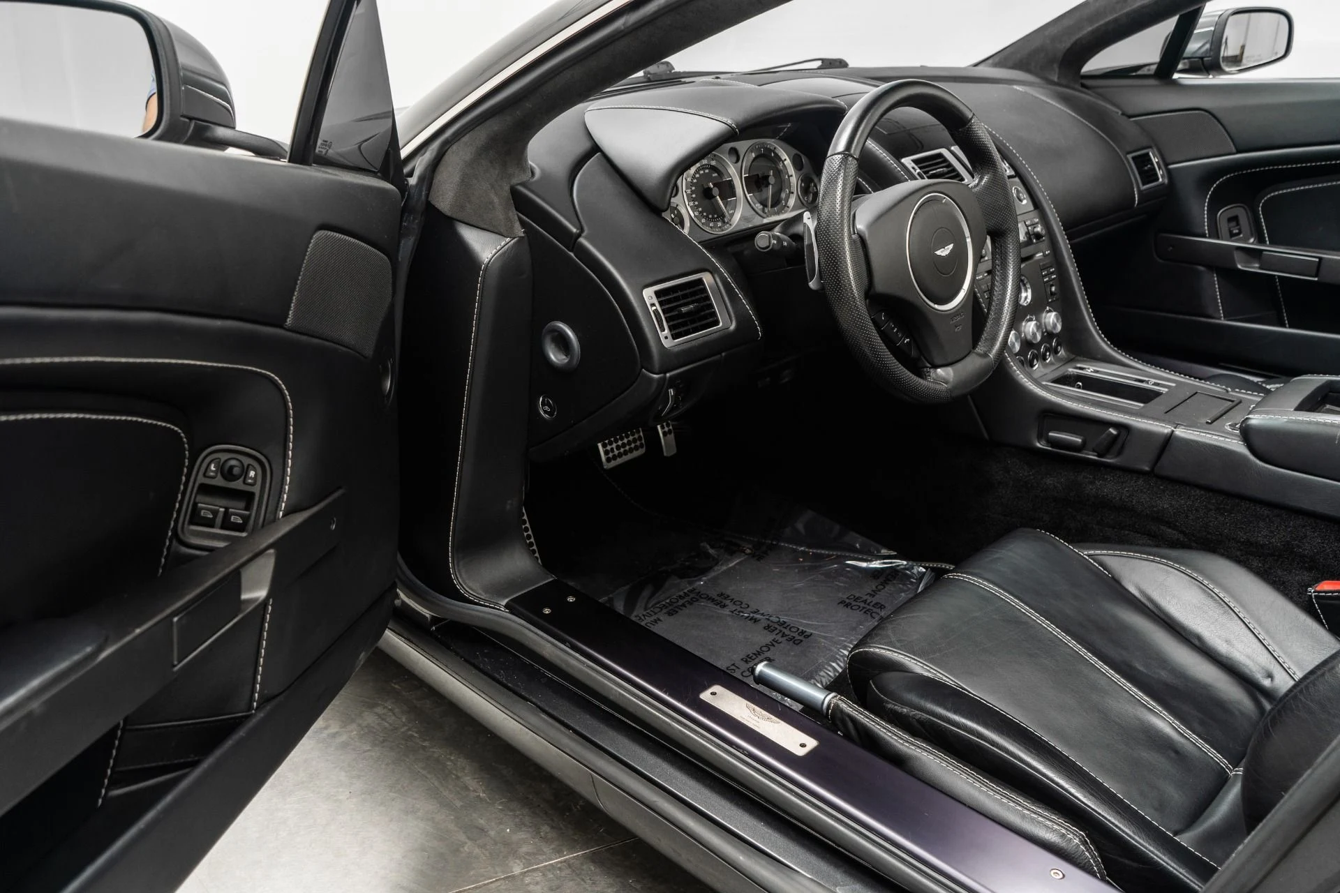 mph021_3719914822_Used_2008_Aston_Martin_V8_Vantage_Roadster_1756322519_e9204b96b9