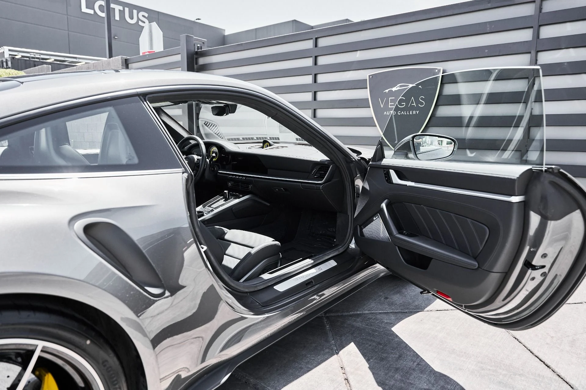 mph021_372465102_Used_2021_Porsche_911_Turbo_S_1781810376_1ba9e21e17