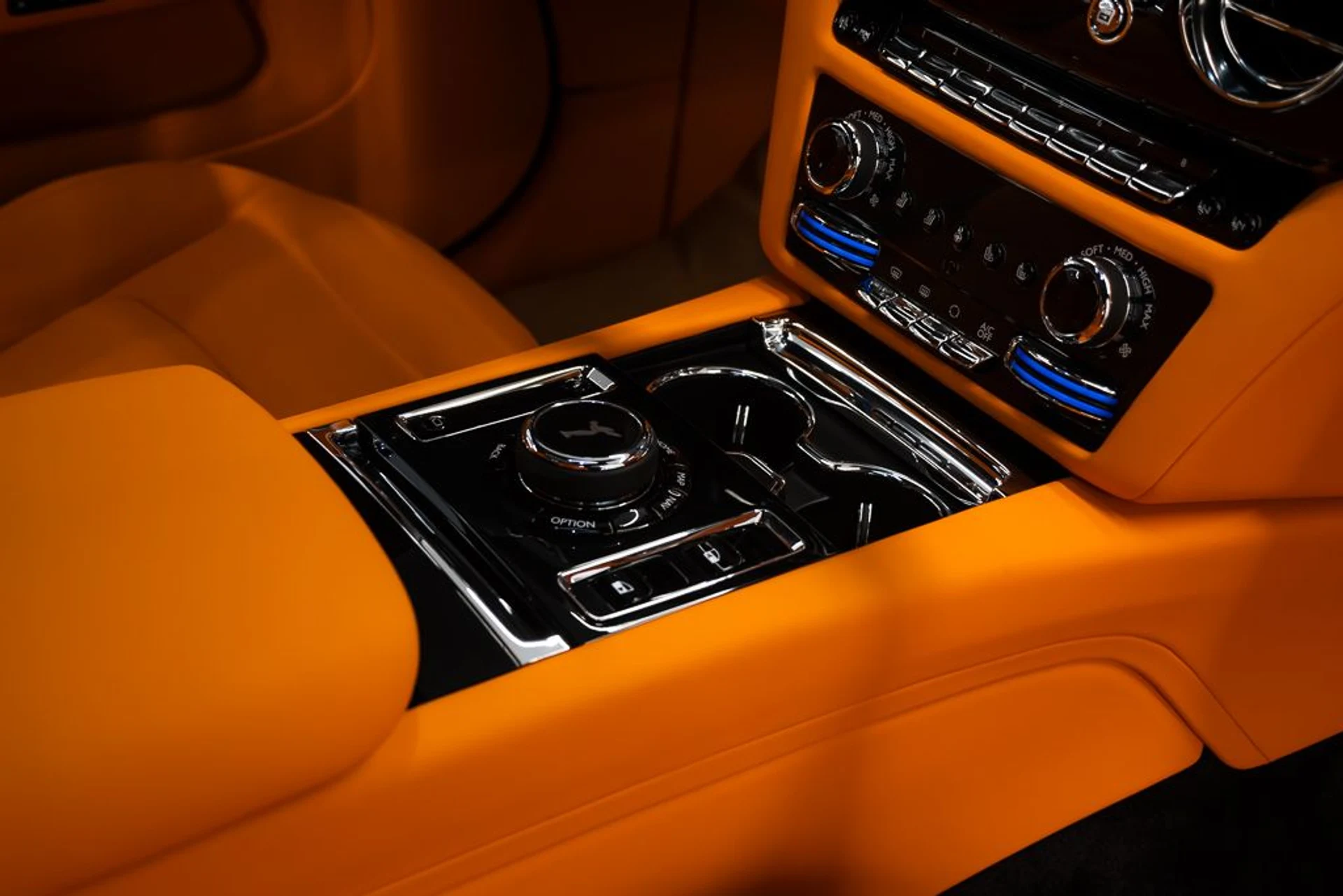 mph021_3746852963_rolls_royce_spectre_2024_jpg_v_1761331953_cae94ab928