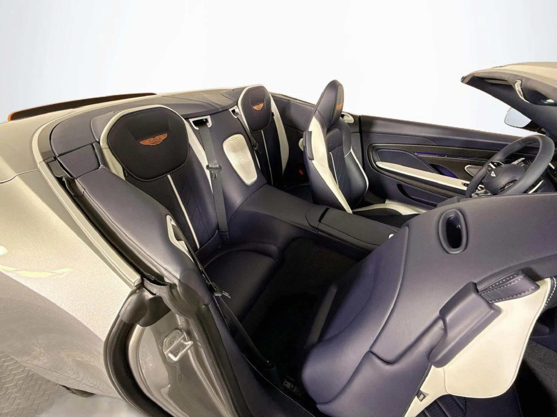mph021_3747433488_new_2026_aston_martin_db12_volante_11350_23082922_23_1024_67a5a9e09f