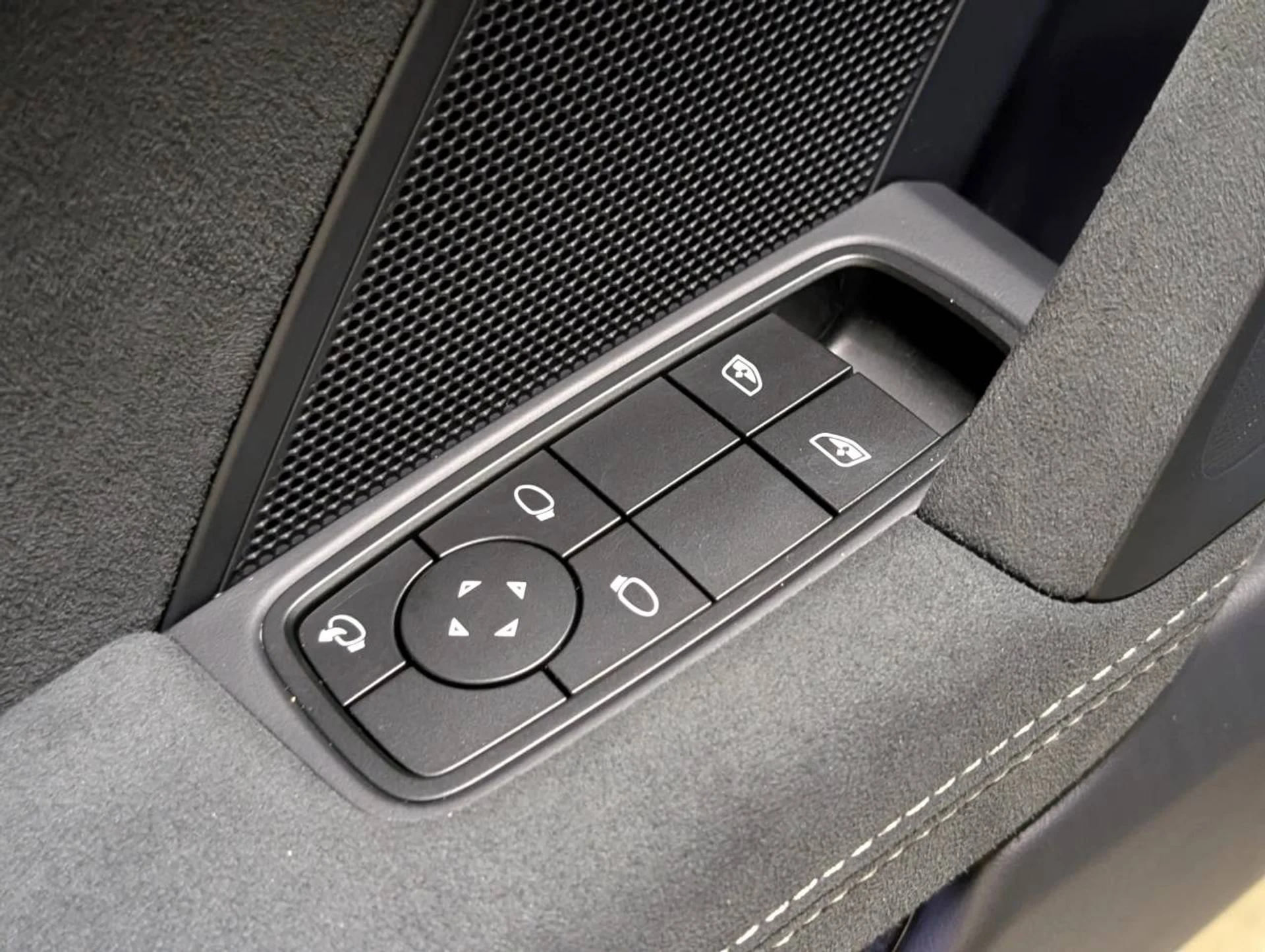 mph021_374977998_1ddbb0495abad65af12e1e775c516ebdx_4dcf4f5974