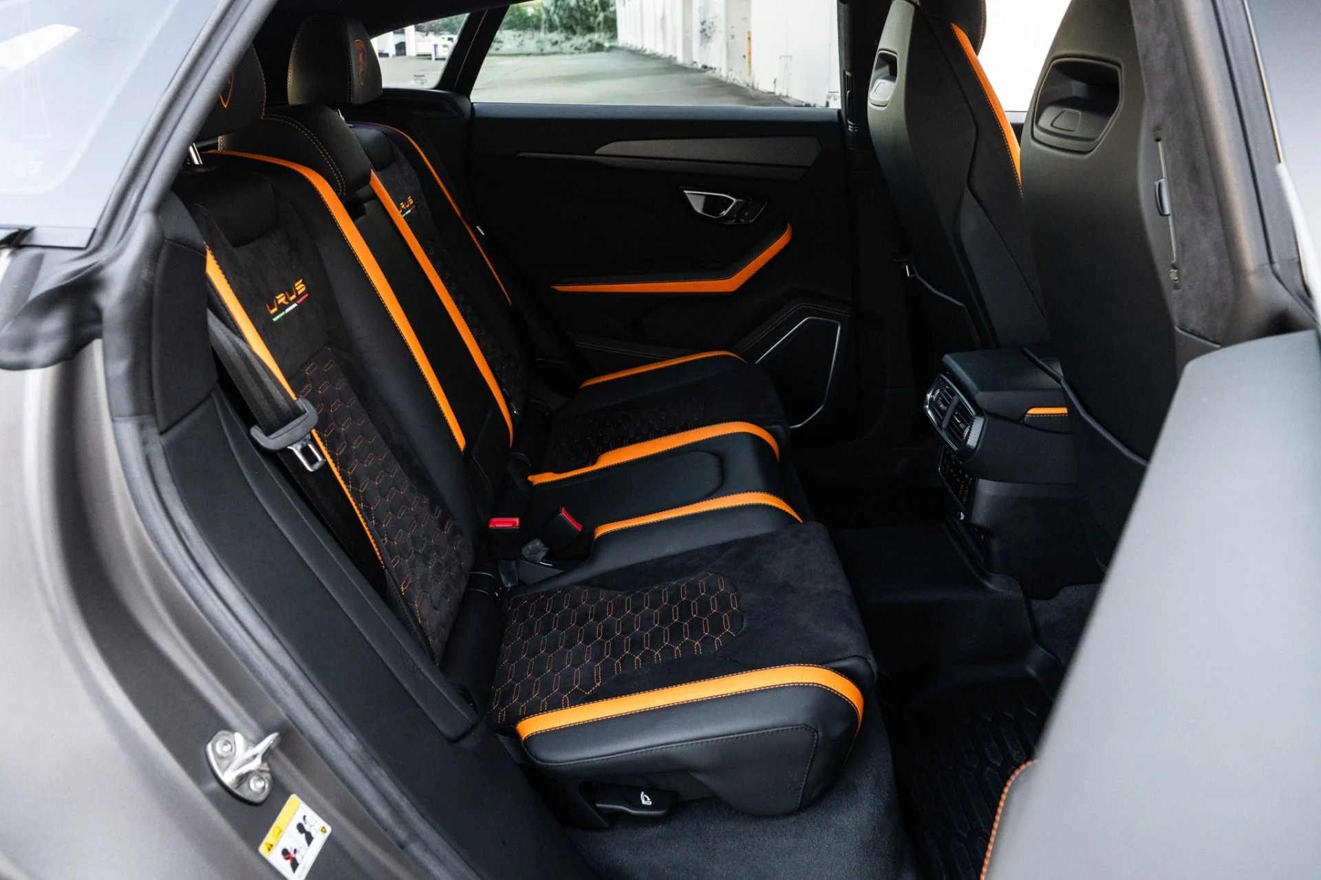 mph021_3761463812_Used_2022_Lamborghini_Urus_Graphite_Capsule_1755805759_4fd5faa9ad
