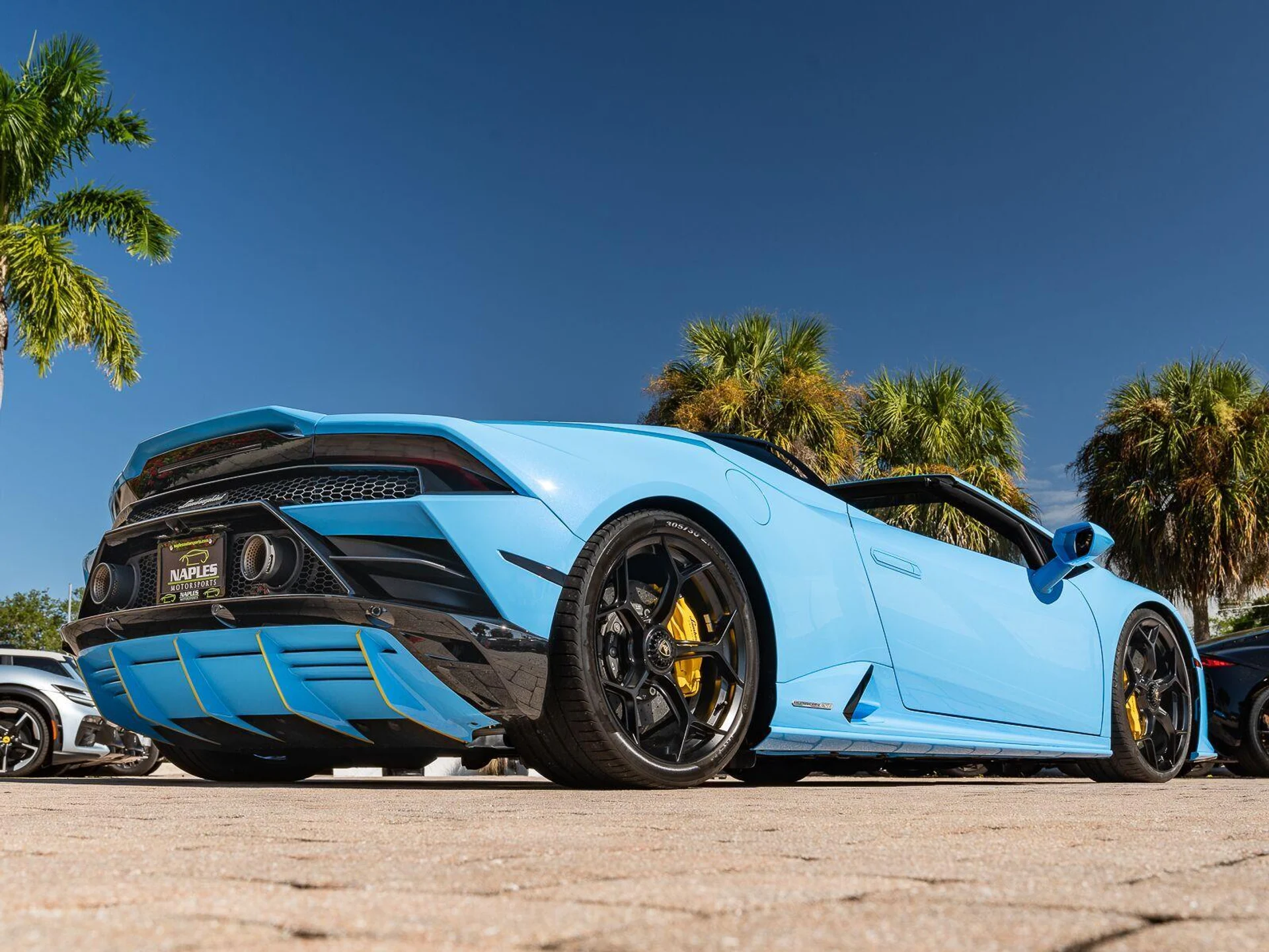 mph021_3761604263_Used_2022_Lamborghini_Huracan_EVO_Spyder_AWD_1792704190_09ac16dd44