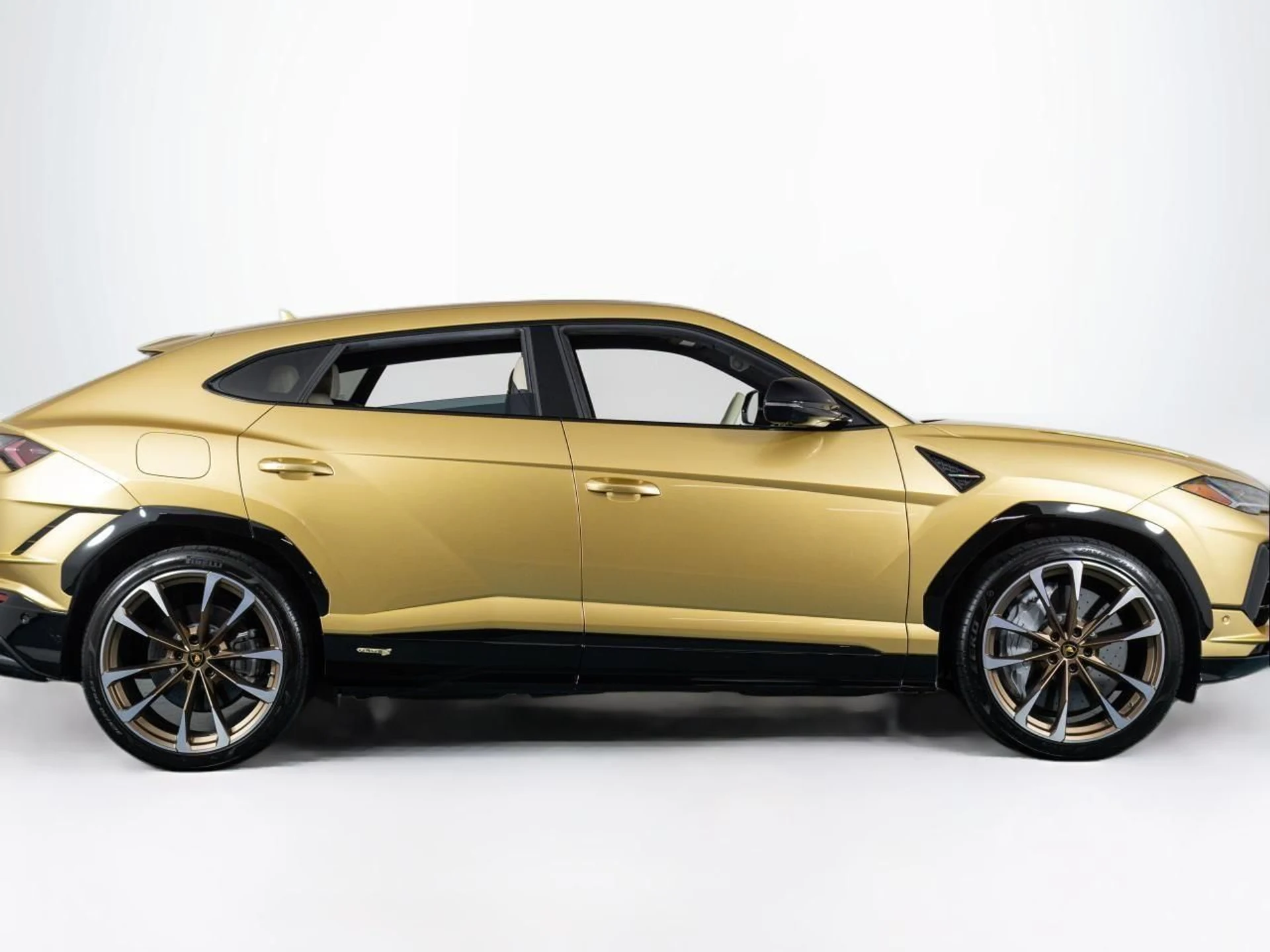 mph021_3784537499_Used_2023_Lamborghini_Urus_S_1785169230_96257e8d03