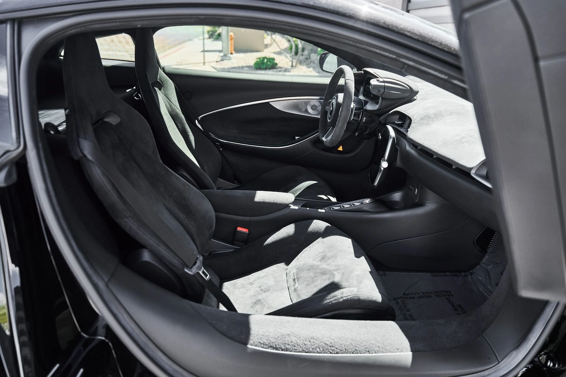 mph021_3785189526_Used_2024_Mc_Laren_Artura_1774742198_709b98244c