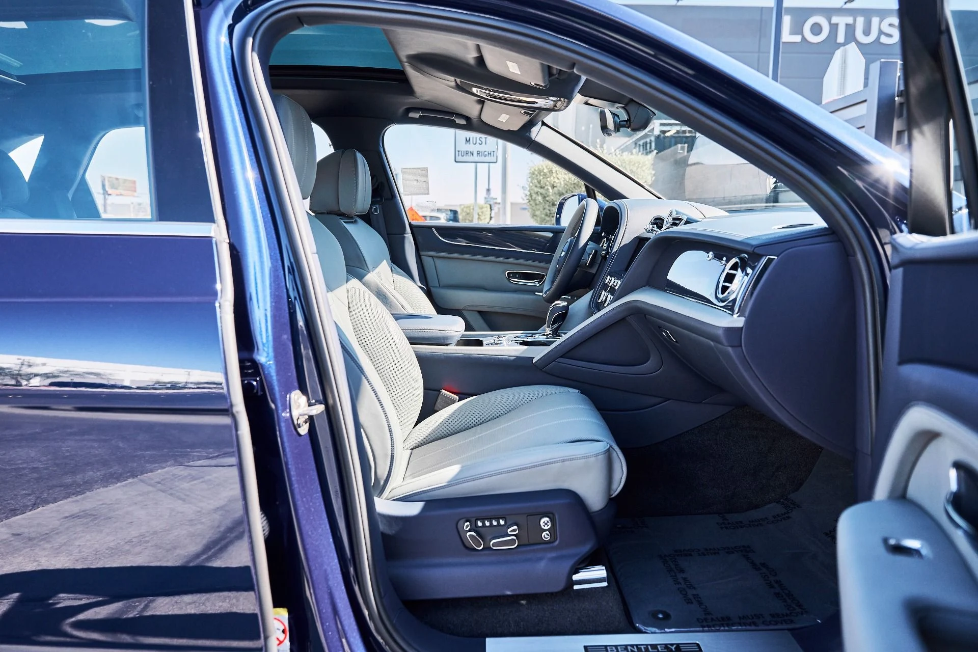 mph021_3785683523_Used_2025_Bentley_Bentayga_EWB_1780709373_70aa1b1ad8