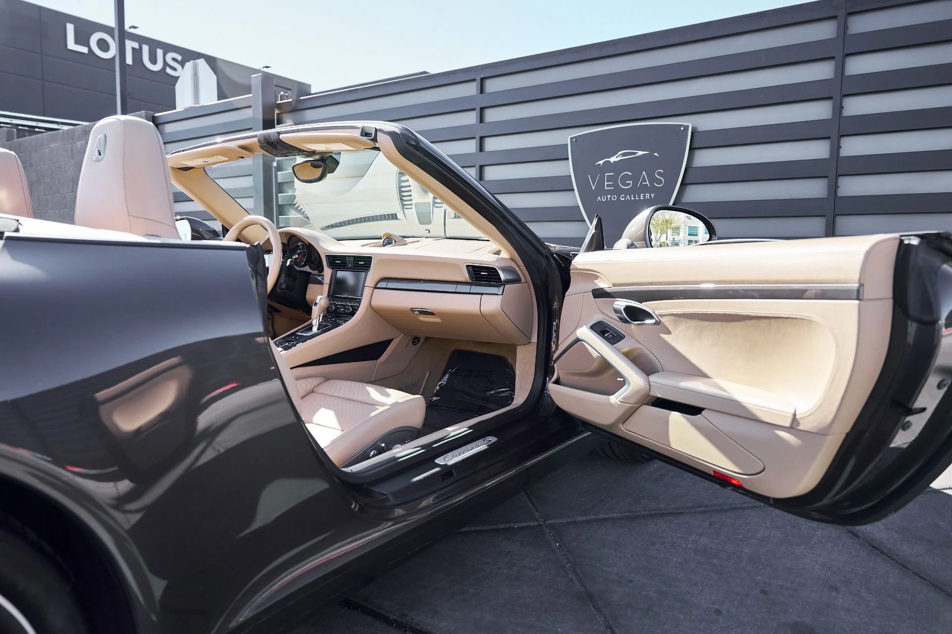 mph021_3791079334_Used_2015_Porsche_911_Carrera_S_1768869349_54b9e47ef9