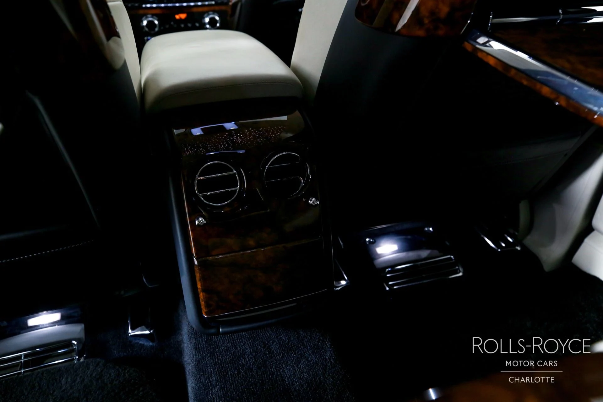 mph021_3802964383_Used_2019_Rolls_Royce_Phantom_1760804131_d8baacb997