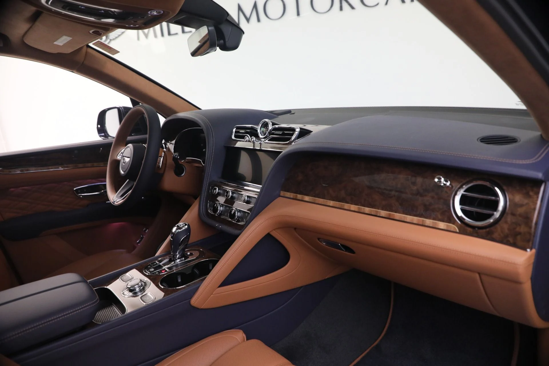 mph021_3810453951_New_2026_Bentley_Bentayga_Azure_V8_1781035645_7d7fbe0898