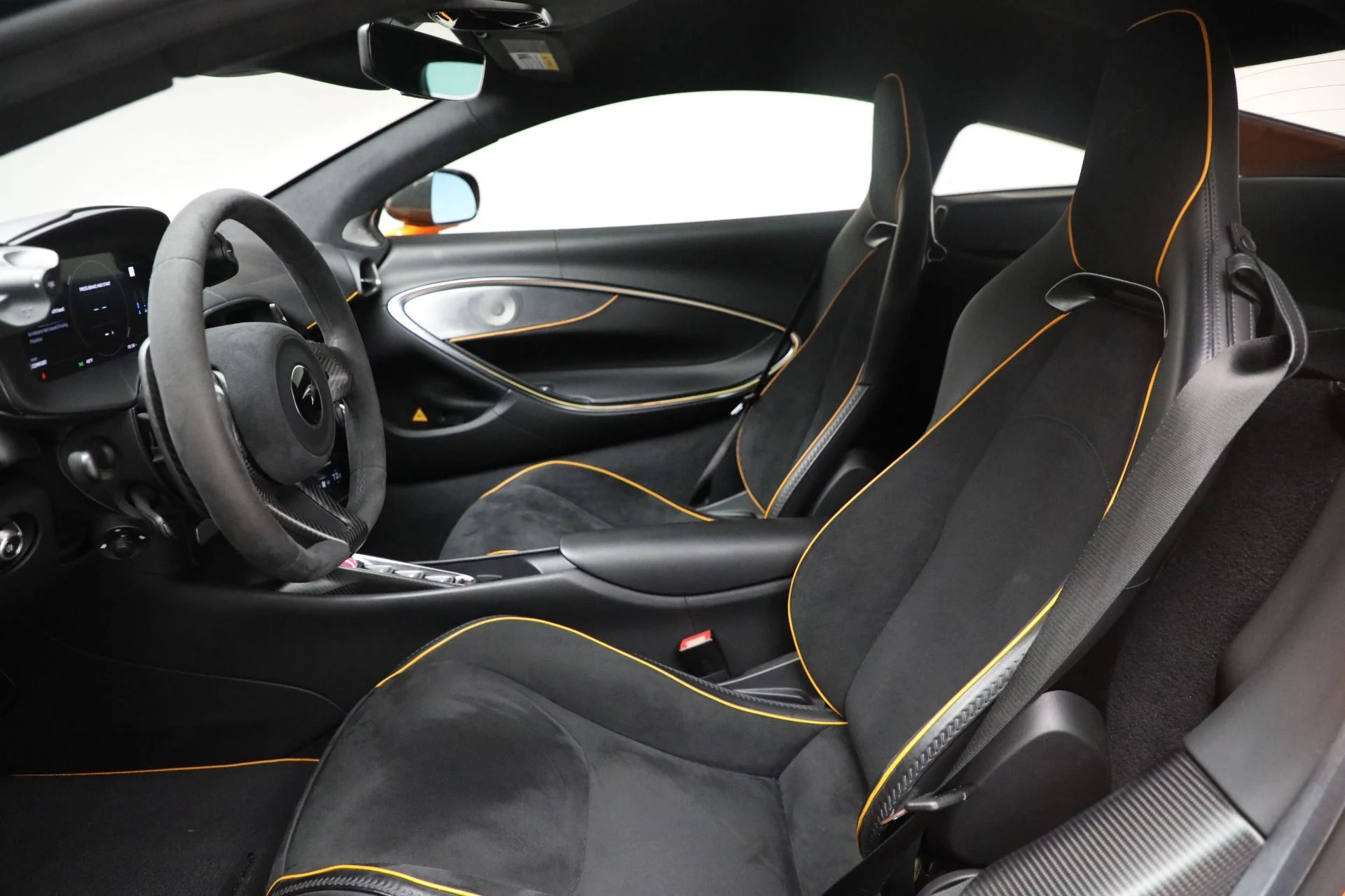 mph021_3825323430_Used_2023_Mc_Laren_Artura_Vision_9215bc0f33