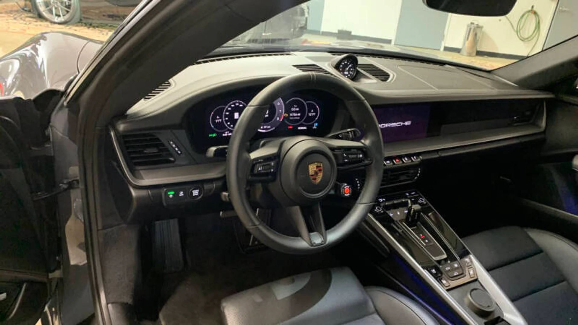 mph021_3832173388_2025_porsche_911_carrera_2dr_coupe_e6f73a8197