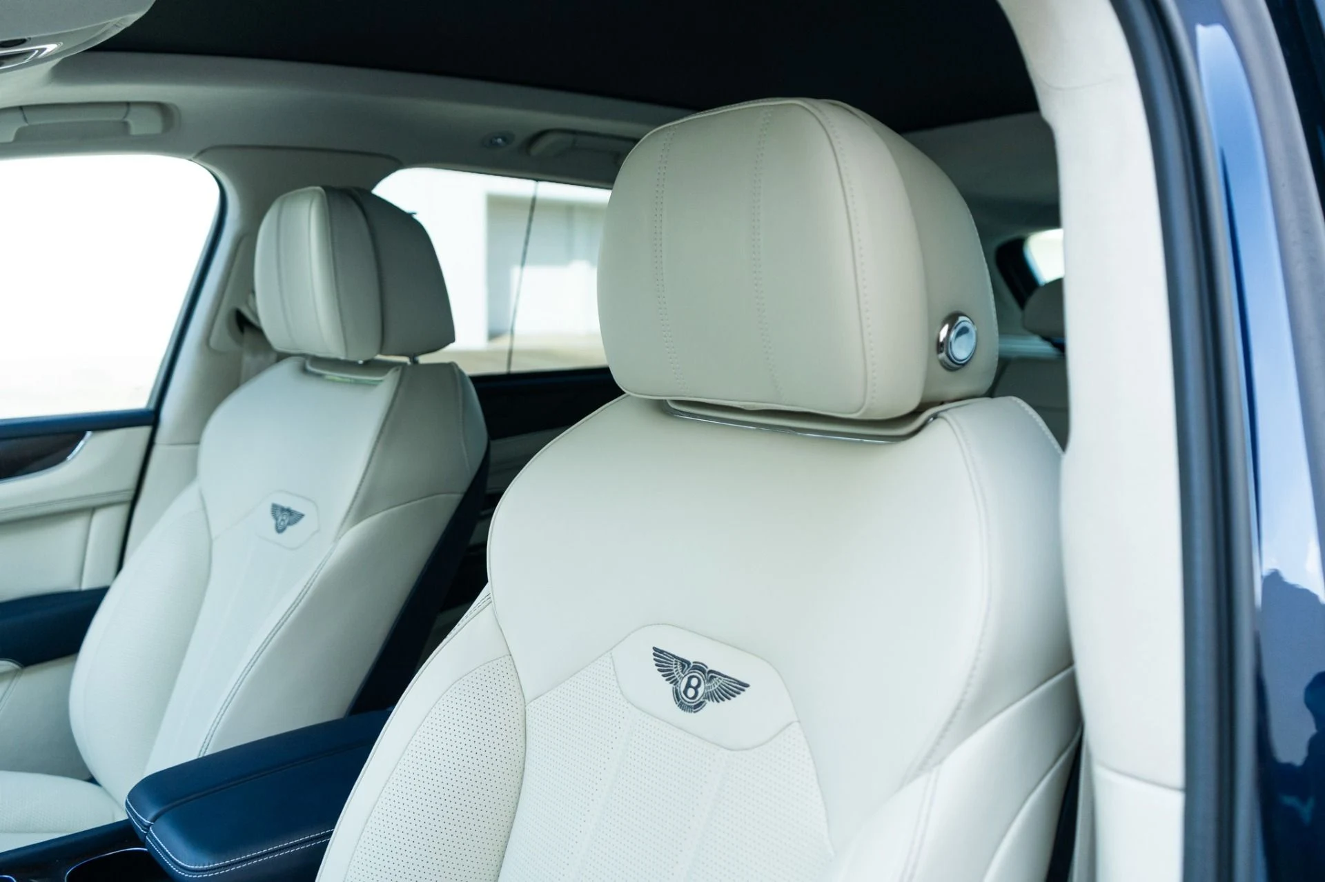 mph021_3838387387_Used_2024_Bentley_Bentayga_V8_1761672305_889bfc9643