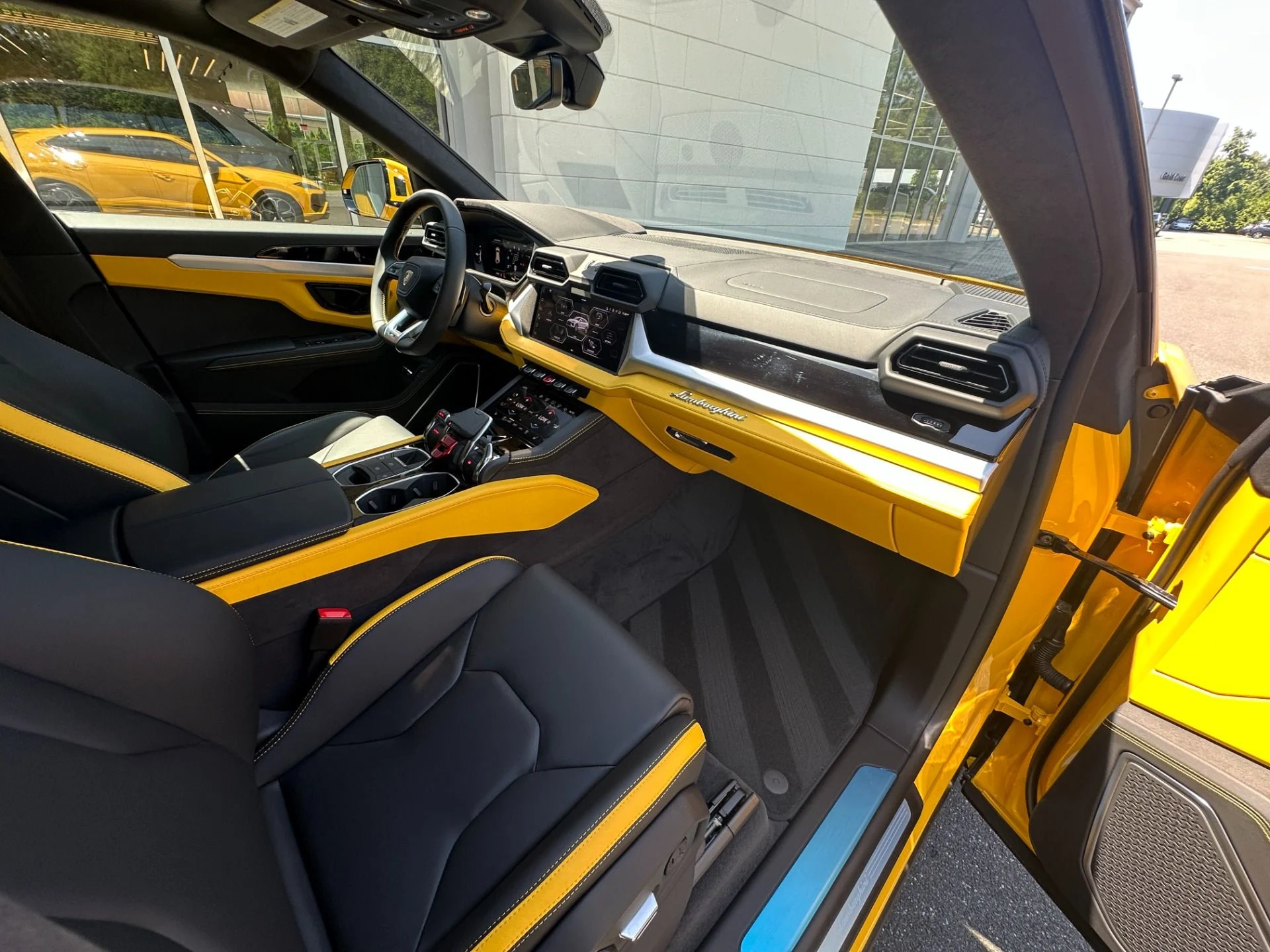 mph021_3845605499_Used_2026_Lamborghini_Urus_SE_1783720128_44fde91ae0