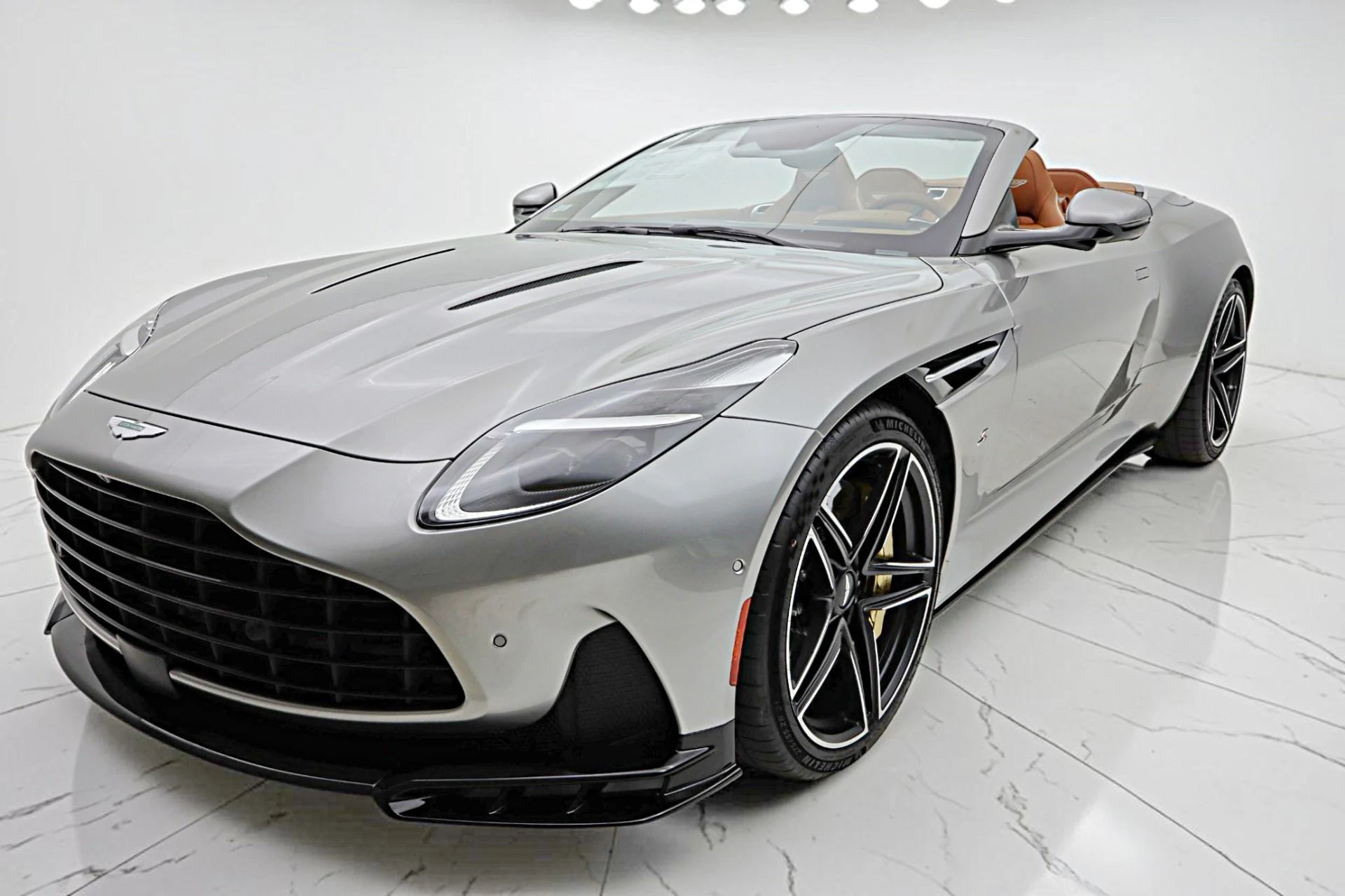 mph021_3850654290_New_2026_Aston_Martin_DB_12_S_Volante_e2f03e3e71