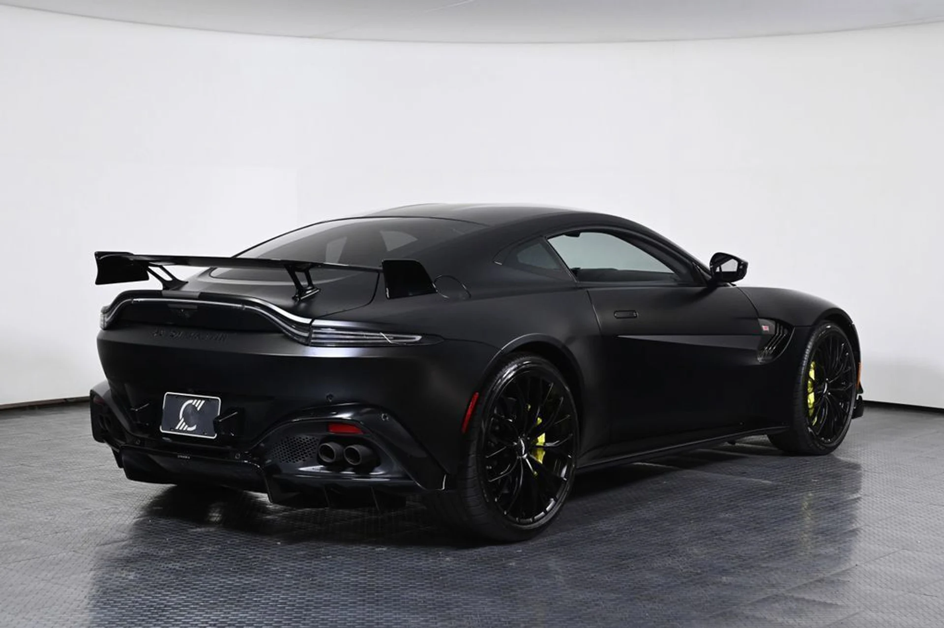 mph021_3853134910_used_2023_aston_martin_vantage_f1edition_11350_23029594_22_1024_d23c1bf7cb