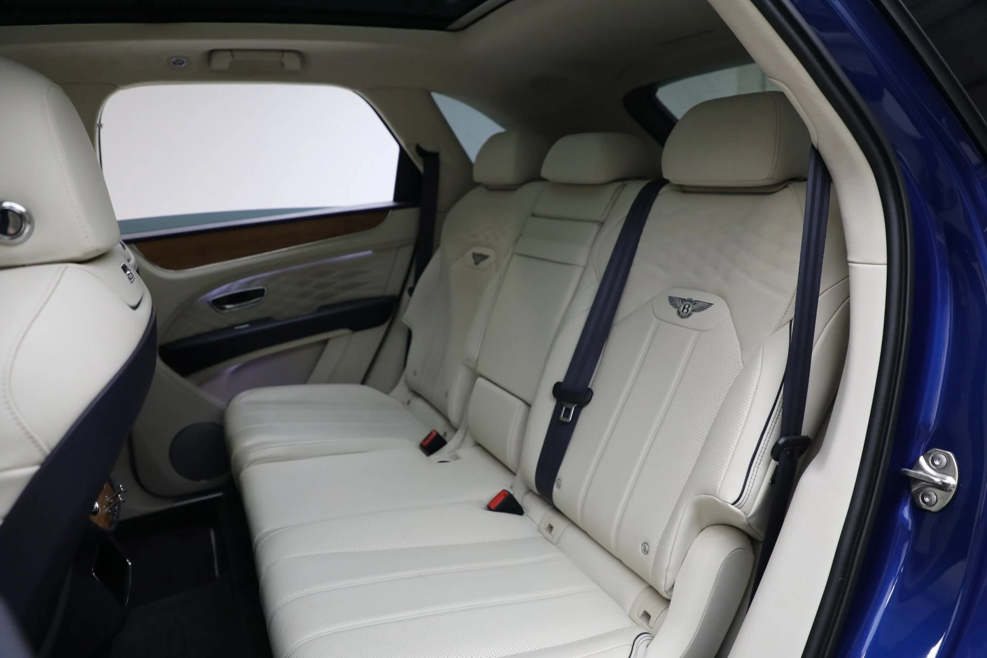 mph021_3861602483_Used_2024_Bentley_Bentayga_Azure_V8_2bd1da7e41