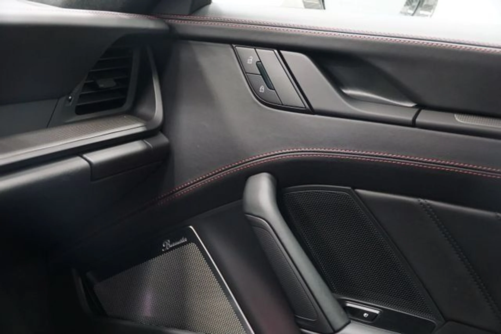 mph021_3864073567_5e65797b1af27aee197a47fc0b3f0347_af546abe35