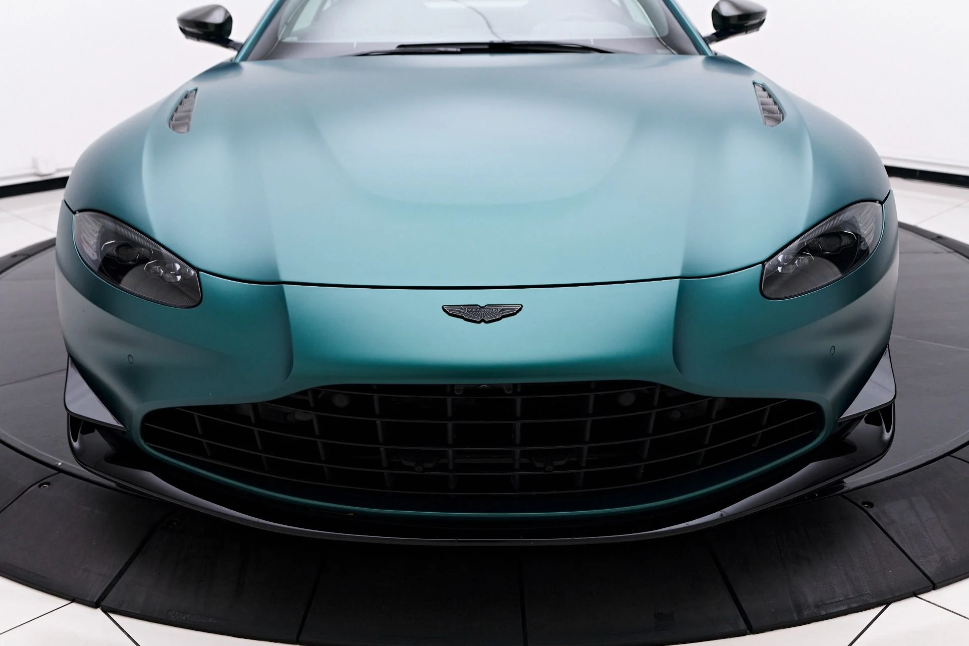 mph021_3868427980_Used_2023_Aston_Martin_Vantage_F1_Edition_1755655622_de6ab548b6