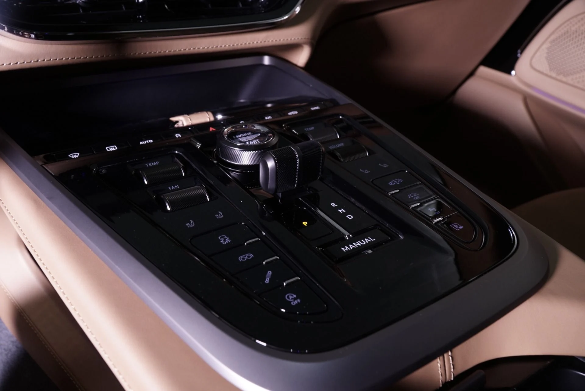 mph021_387566774_New_2026_Aston_Martin_DBX_707_1762322943_b838469332