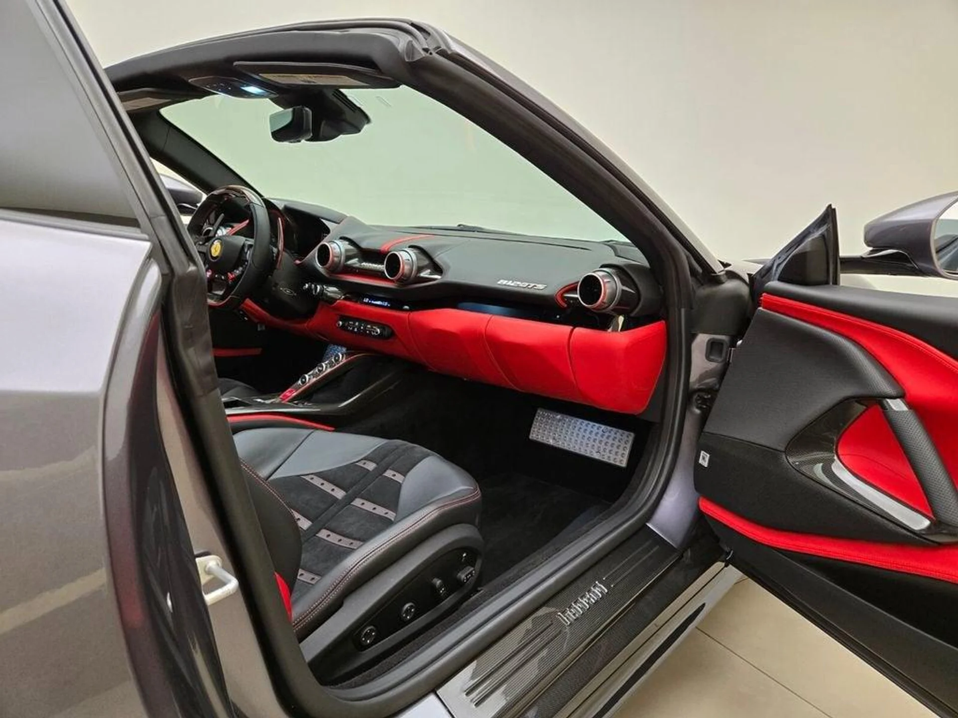 mph021_3884046467_Used_2022_Ferrari_812_GTS_1777383835_f210a6aa99