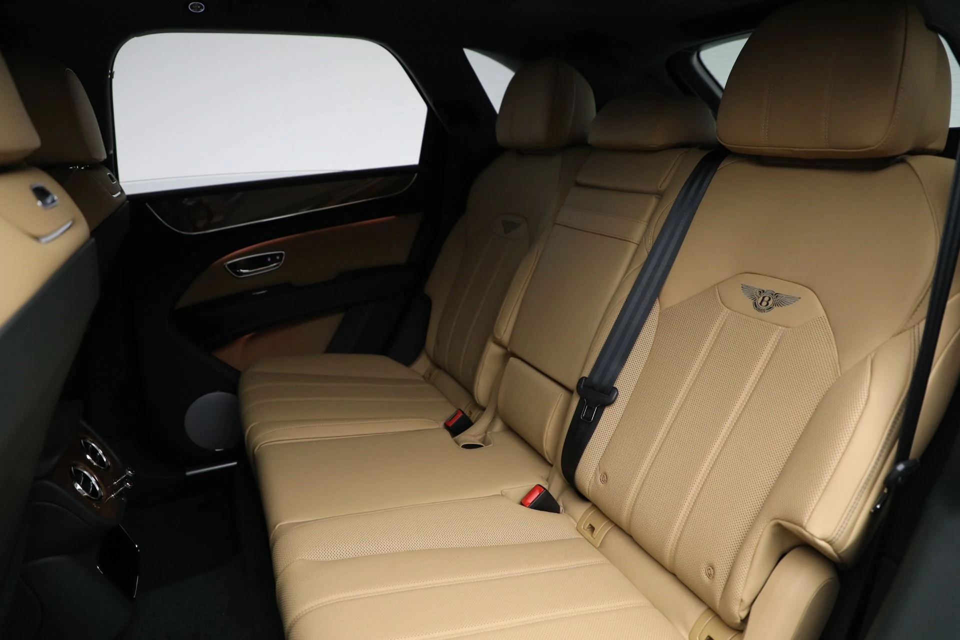 mph021_3891507558_New_2025_Bentley_Bentayga_V8_24bd6a59d7