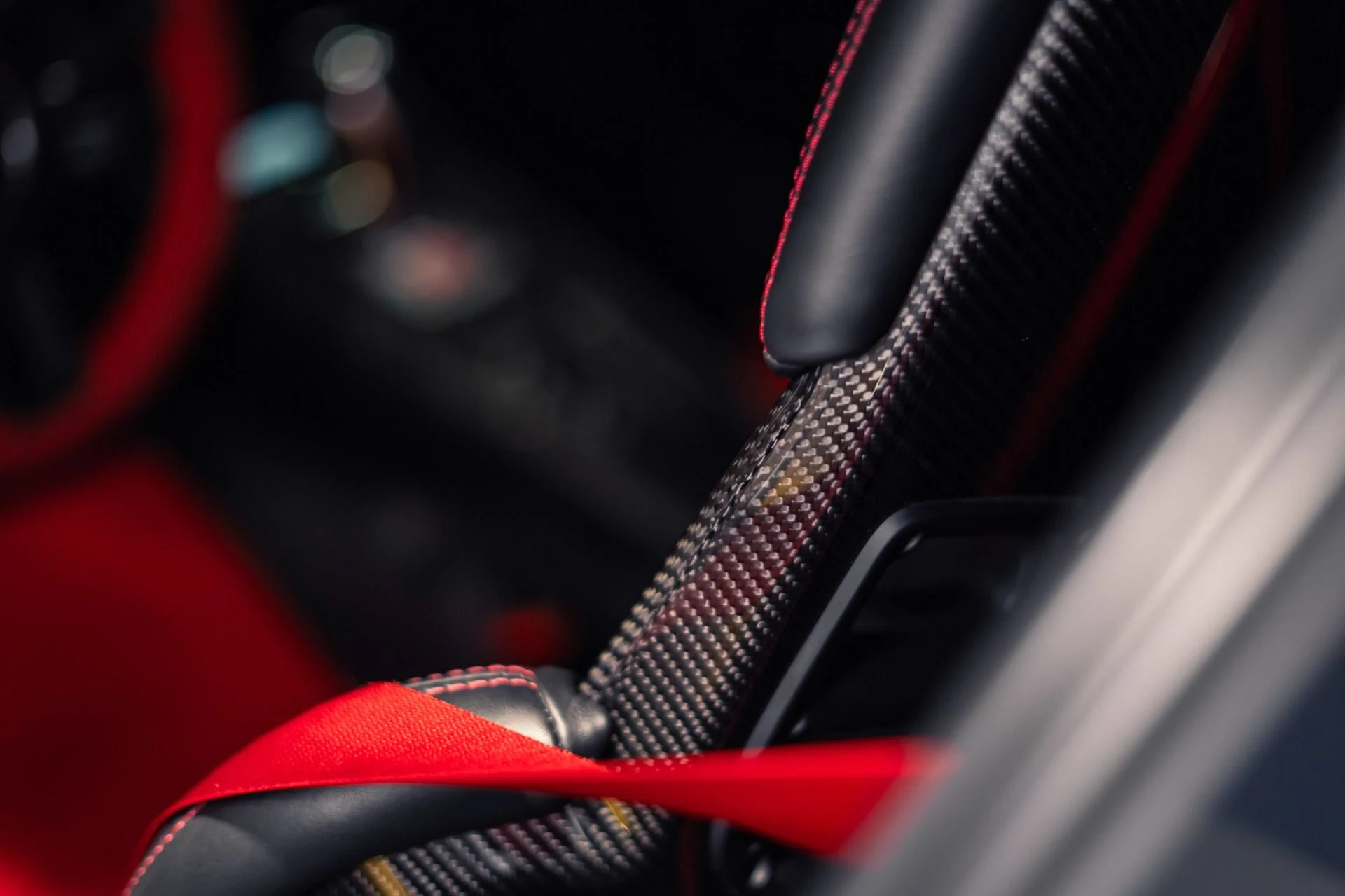 mph021_3898903894_Used_2018_Porsche_911_GT_2_RS_1777474085_2dce51af3a