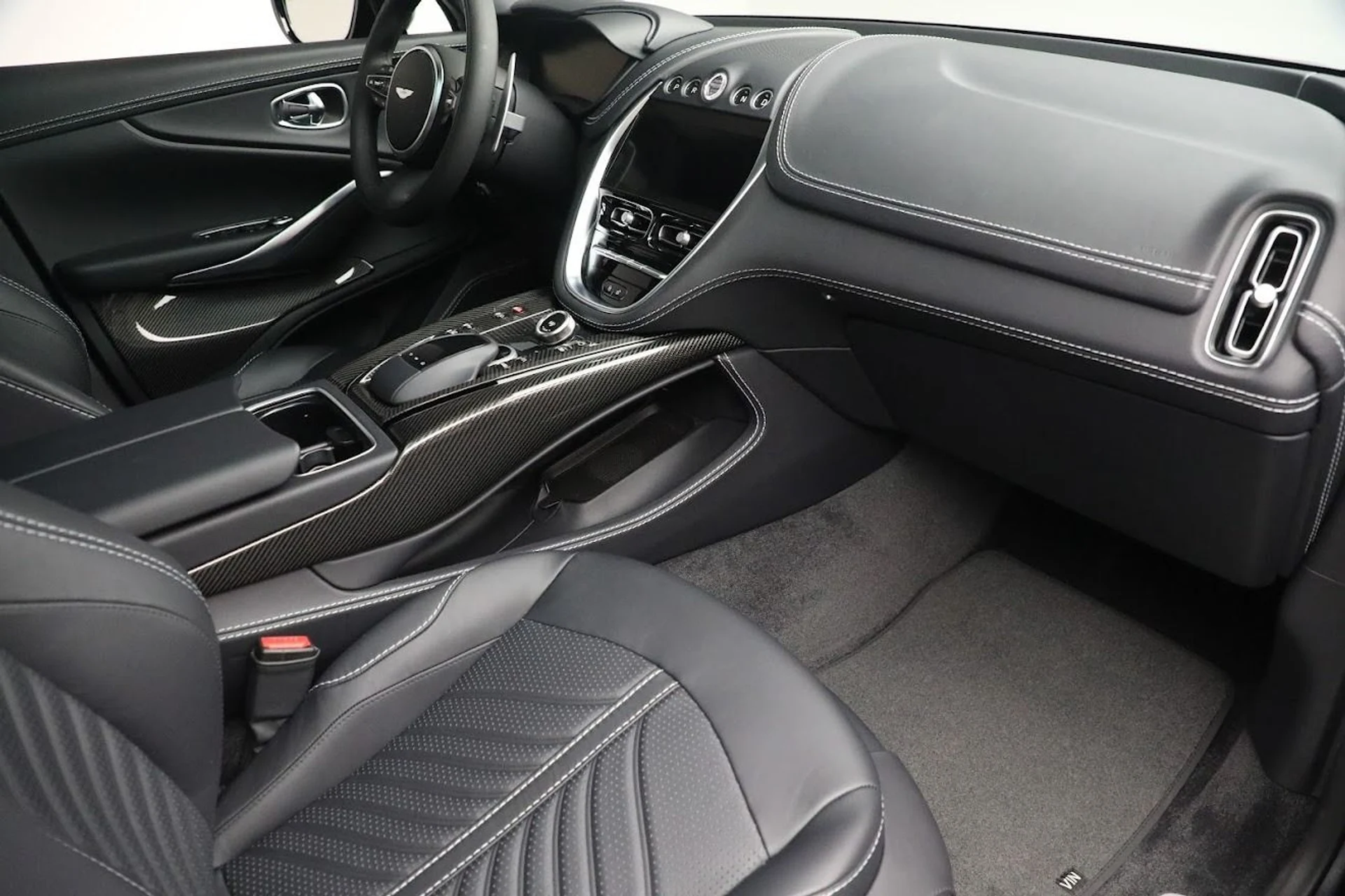 mph021_3899526326_Used_2023_Aston_Martin_DBX_707_1682624534_063b4c624e