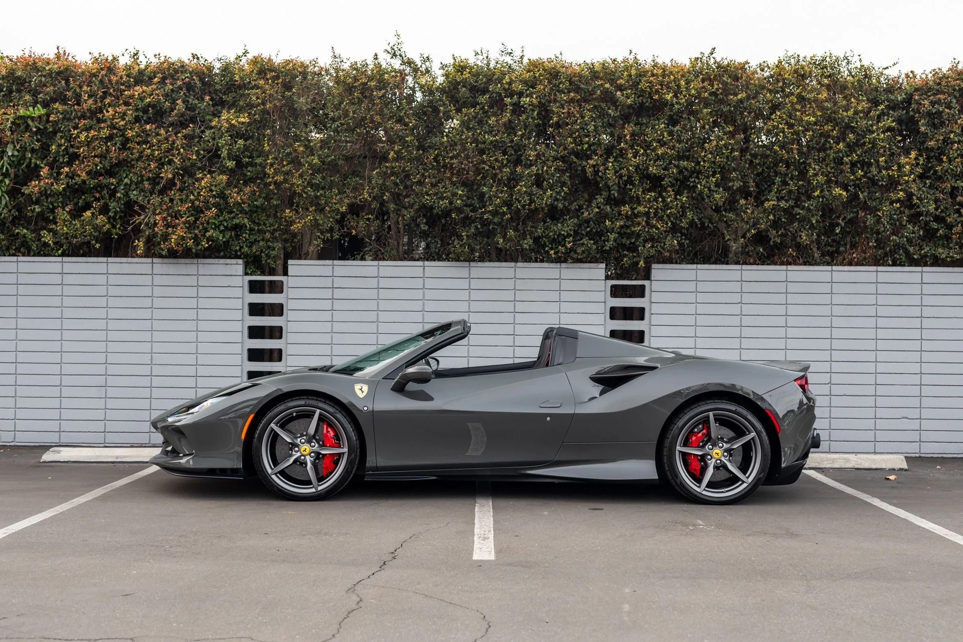 mph021_3903416382_Used_2021_Ferrari_F8_Spider_1734052240_6f73060b91
