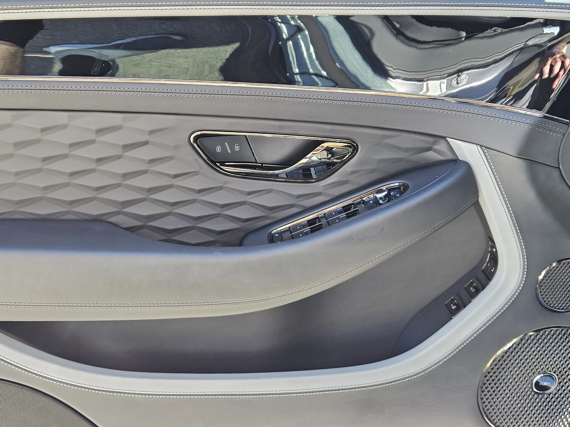 mph021_390533817_3ae75620ddab1aa87ad7fe1f7b57deb5x_1abb7aefb0