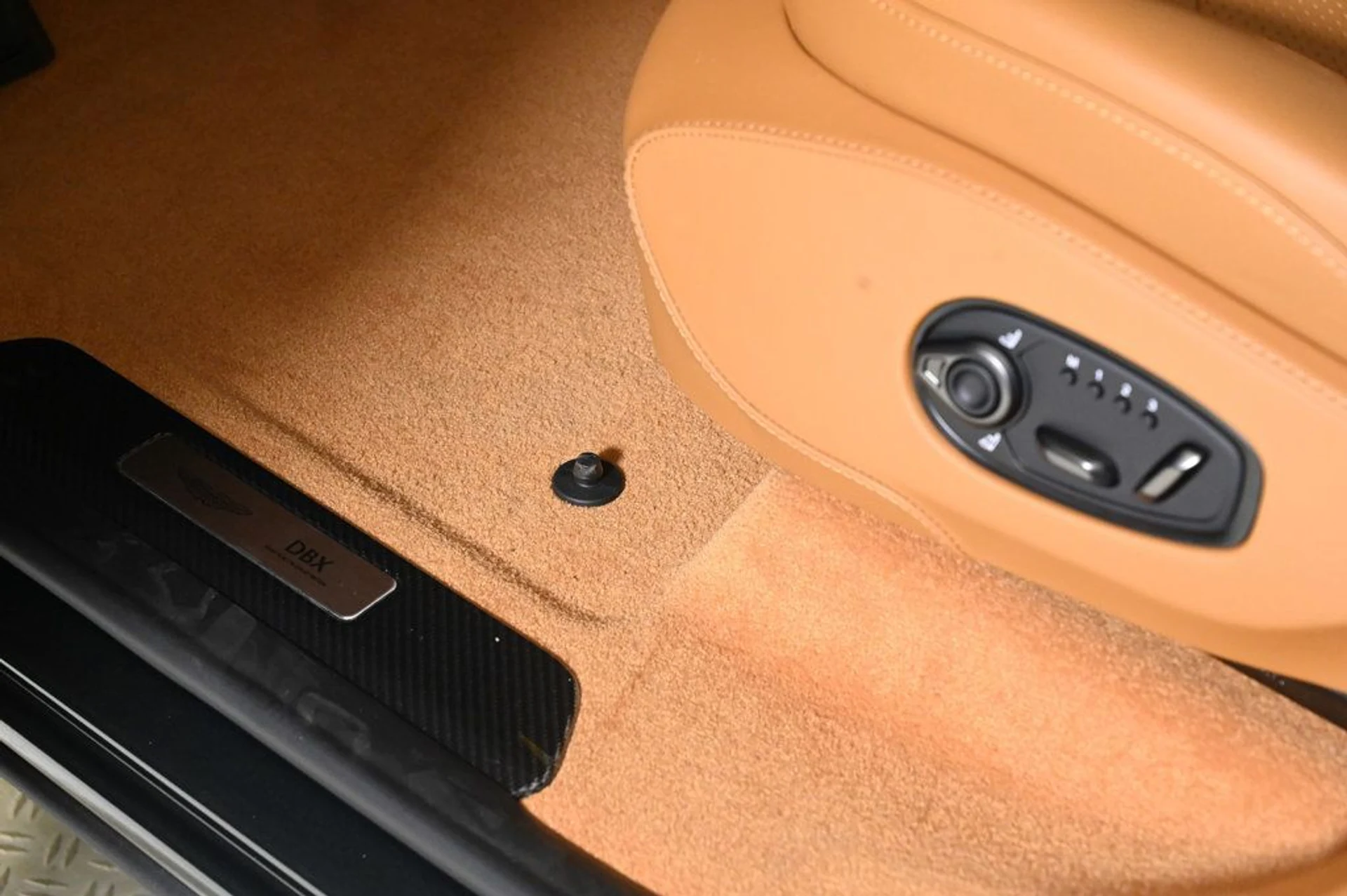 mph021_3907056057_new_2026_aston_martin_dbx_707awd_11350_22969412_21_1024_69eb362bae