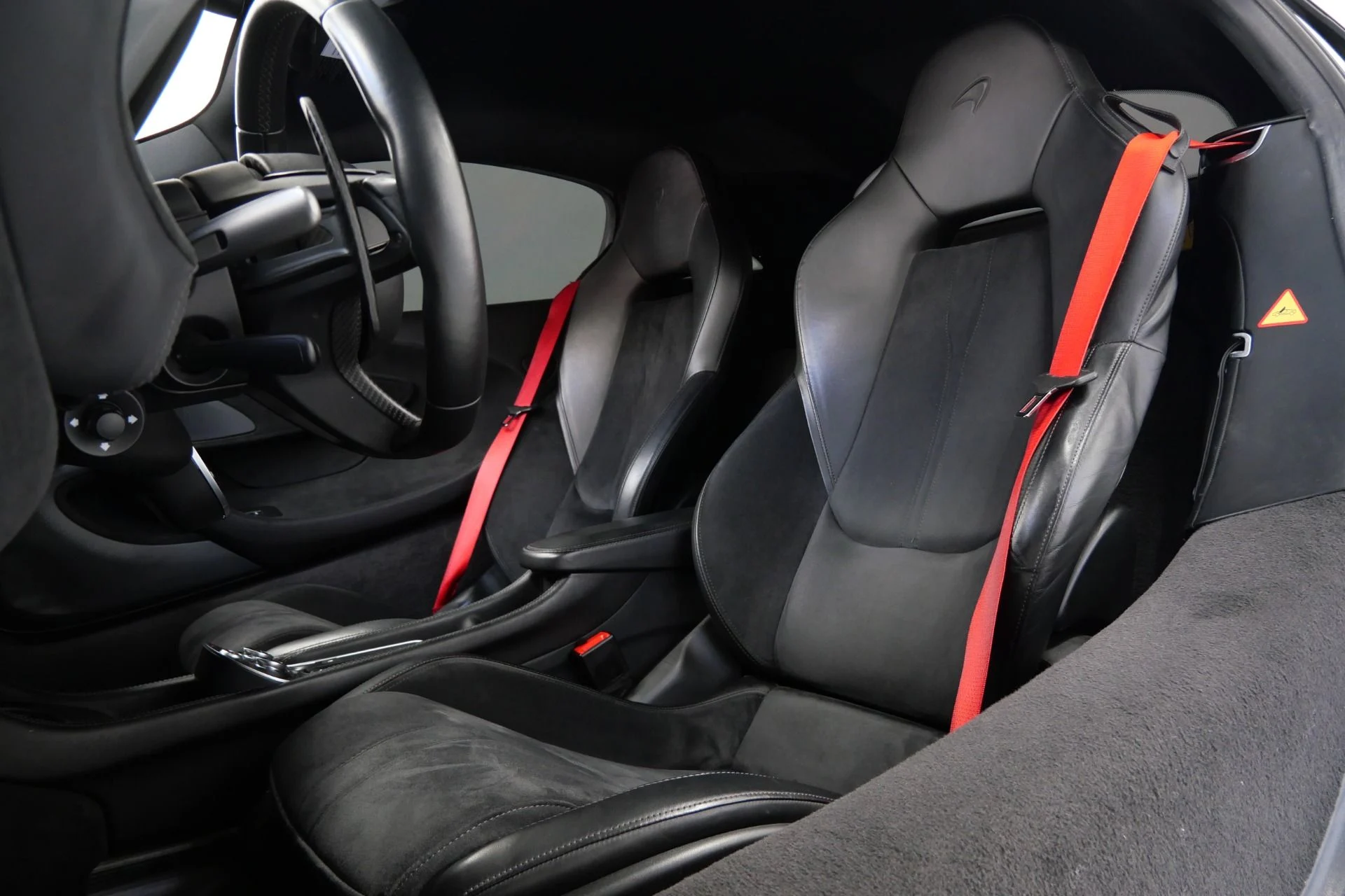 mph021_3915209734_Used_2019_Mc_Laren_600_LT_Carbon_Packs_1_and_2_Bowers_and_Wilkins_Audio_Ultra_Lightweight_Wheels_1767975670_ec2bc981fb