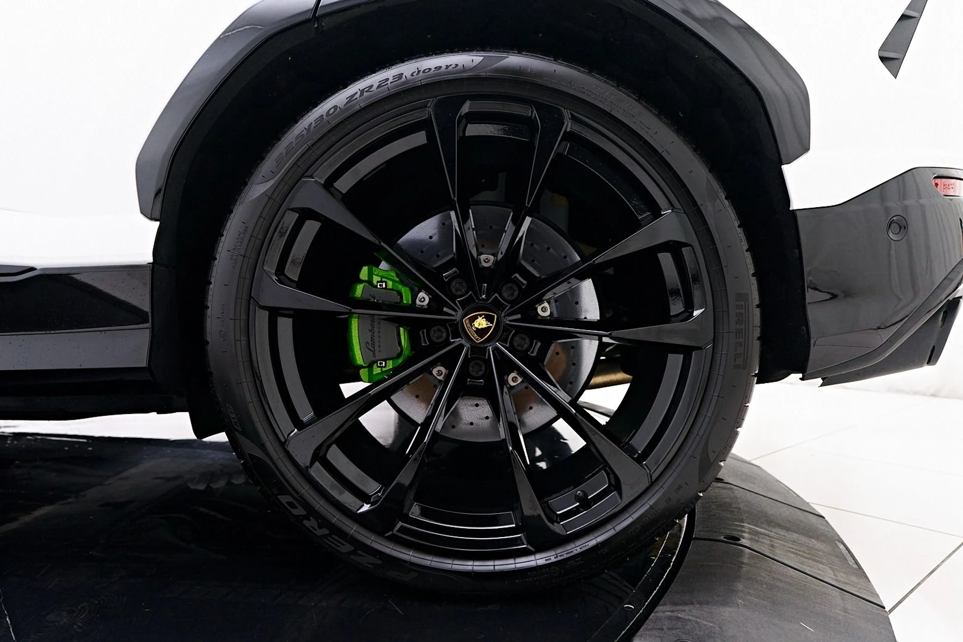 mph021_3916404676_Used_2022_Lamborghini_Urus_Pearl_Capsule_1743896644_7f1bfda887
