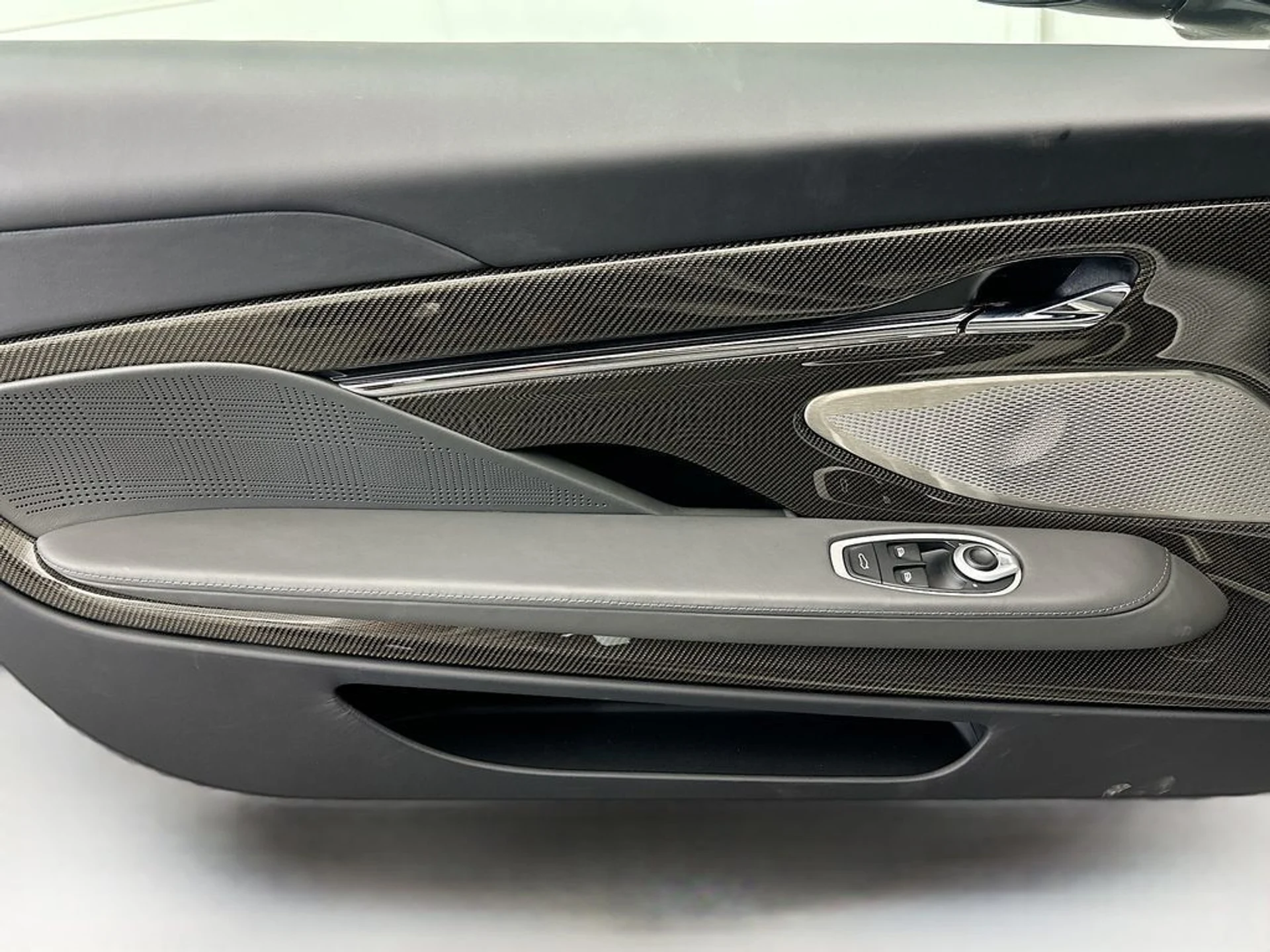 mph021_3916878196_used_2026_aston_martin_db12_coupe_8119_22986073_22_1024_b098e8da90